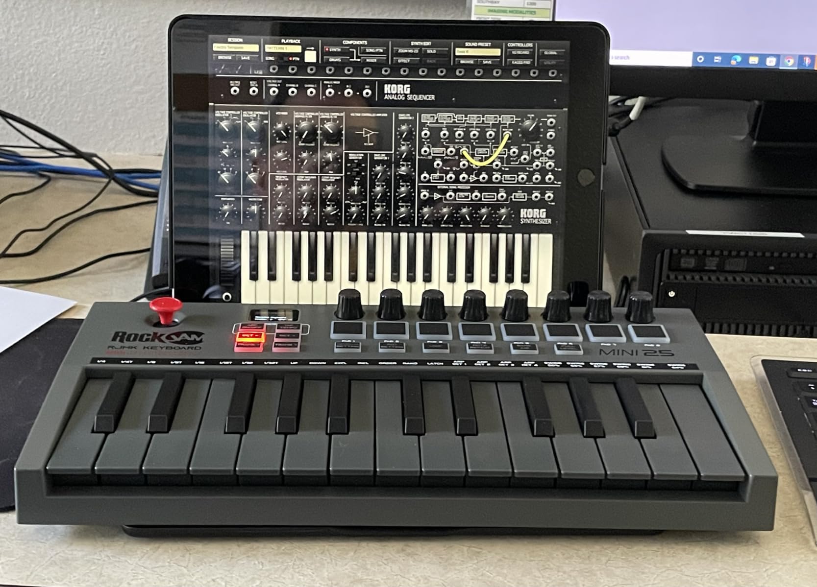 RockJam RJMK25 25 Key USB MIDI Keyboard Controller with Drum Pads customer photo 1