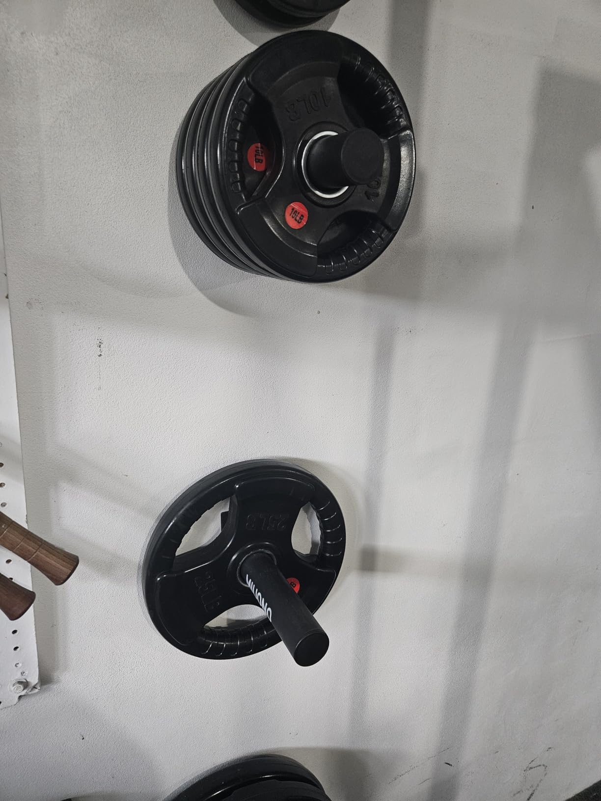 XDDIAS 2-Inch Three-Grip Rubber Olympic Plates, Cast Iron Barbell Weights | Steel Hub Rubber Coated Olympic Plates Ranging 2.5-260lb, Pairs or Sets, Ideal for Strength Training & Home Gym customer photo 2