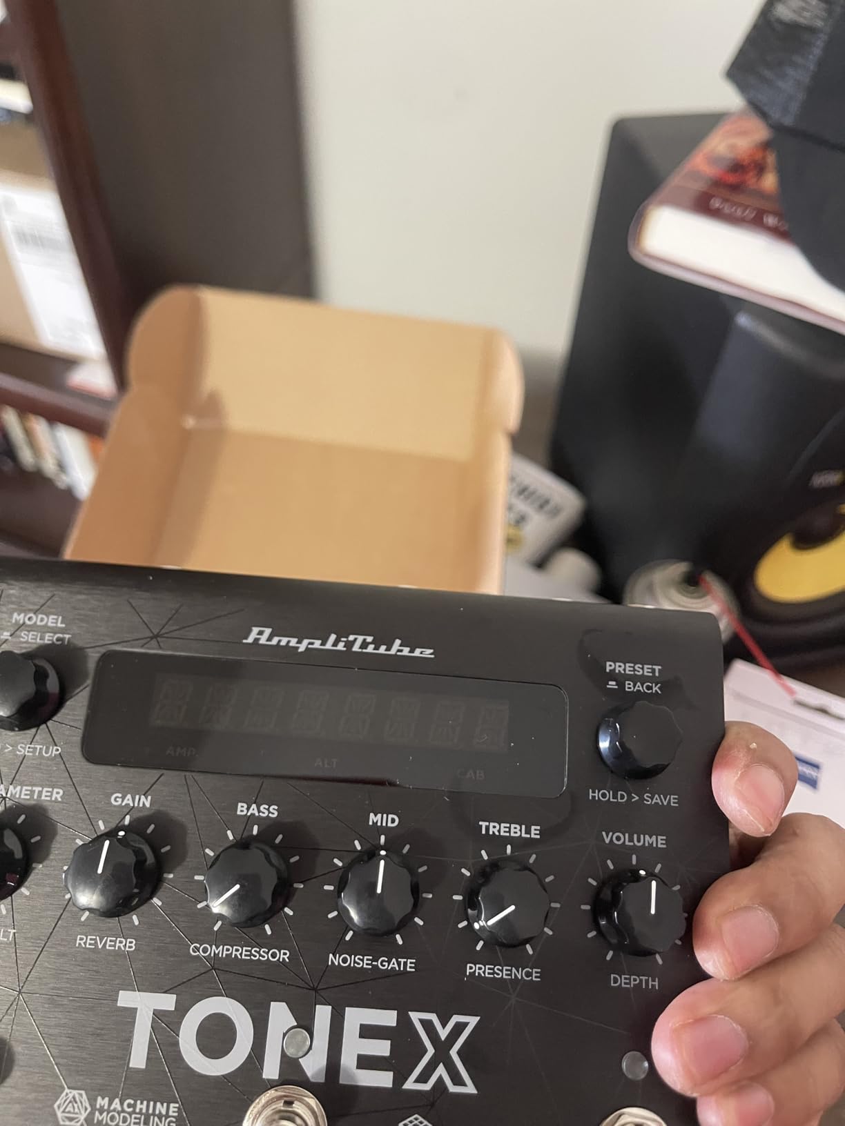 IK Multimedia TONEX Pedal: Stereo multi-effects guitar and bass pedal with 150 Presets, 15 Pre/Post FX, Tuner, Tap Tempo, Headphone Out, Software Player and Editor customer photo 1