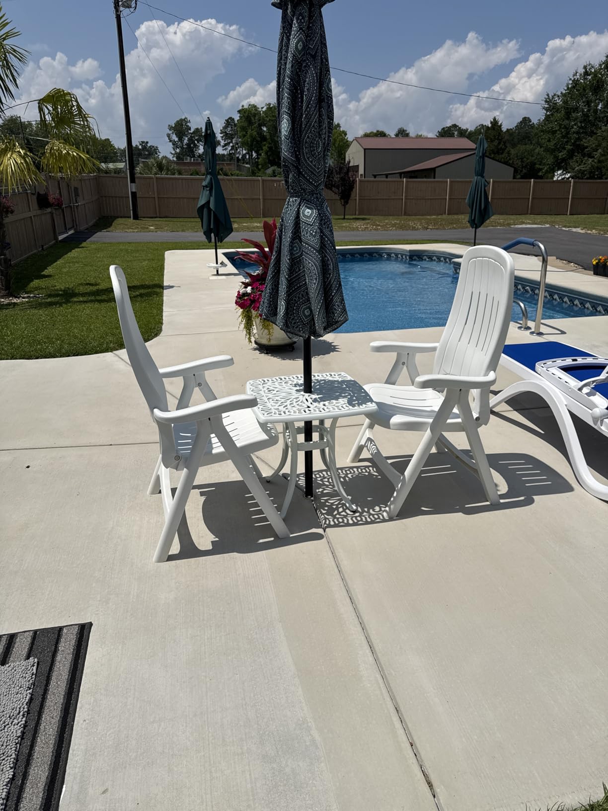 VINGLI 21” Outdoor Side Table, Cast Aluminum All-Weather Patio Side Table Small Outdoor Table Bistro Table for Outside, Porch, Balcony, Patio, Bronze customer photo 1