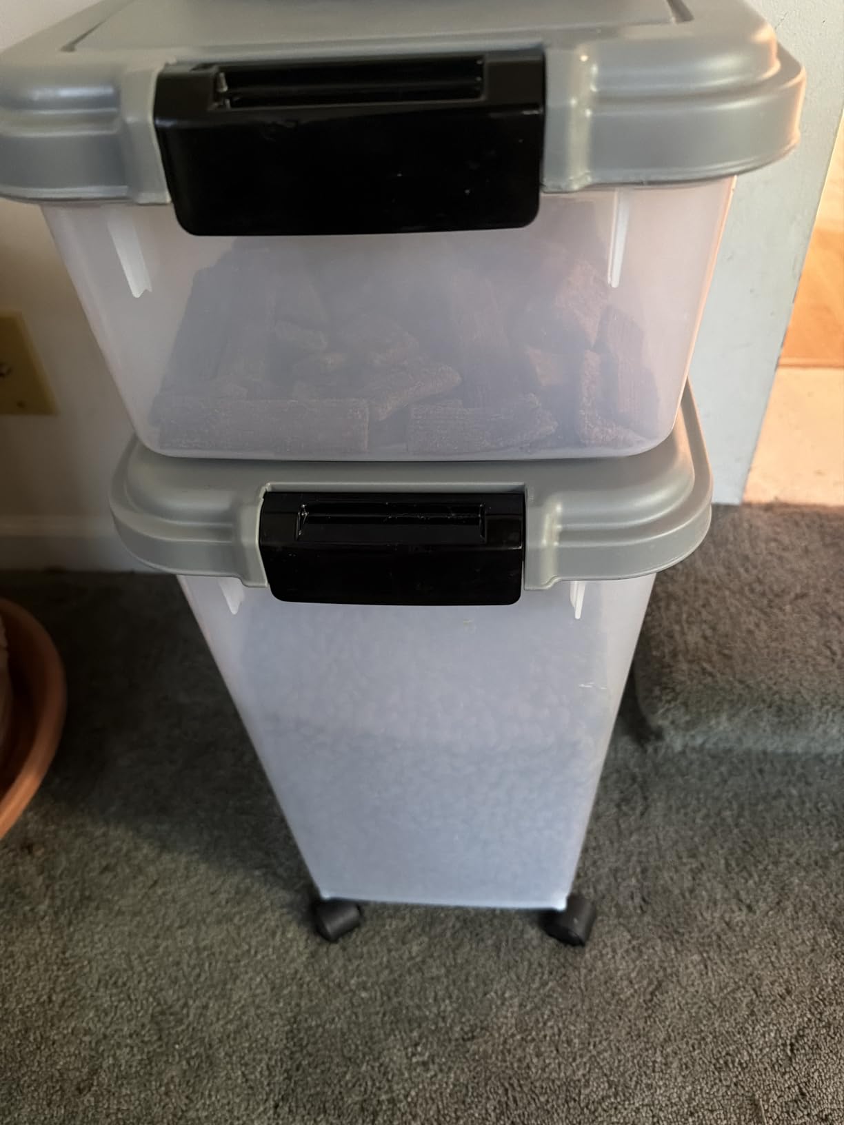 Lifewit Rice Dispenser 25 Lbs, Airtight Storage with Measuring Cup, Grey | BPA-Free 11.3kg Capacity Storage Container for Beans, Corn & Other Small Grains, One-Press Dispensing Bin for Kitchen Pantry customer photo 2