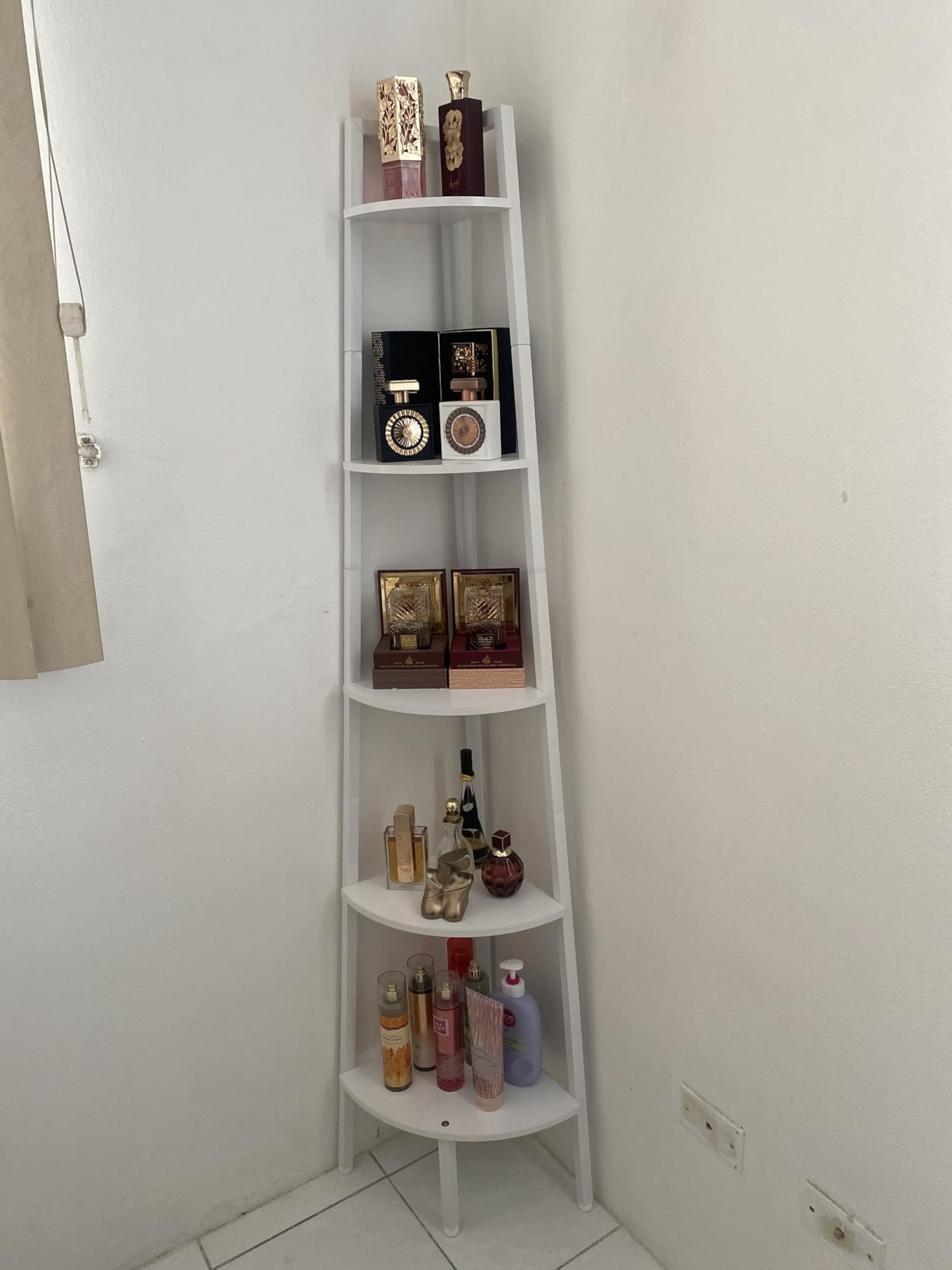 Hoctieon Corner Shelf, 5-Tier Corner Bookshelf, Rustic Ladder Shelf, Industrial Display Stand for Living Room, Kitchen, Home Office, Balcony, Small Space, Metal Frame, Rustic Brown customer photo 1