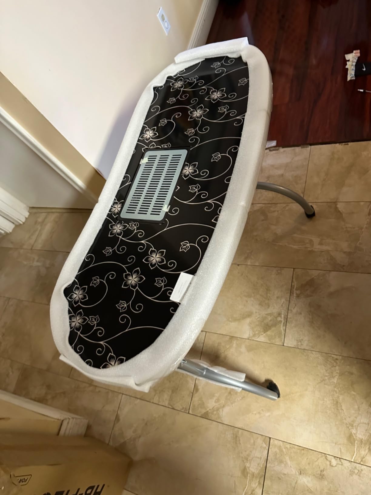 GIANTEX Foldable Nail Desk with Electric Dust Collector & Wheels, Black customer photo 2