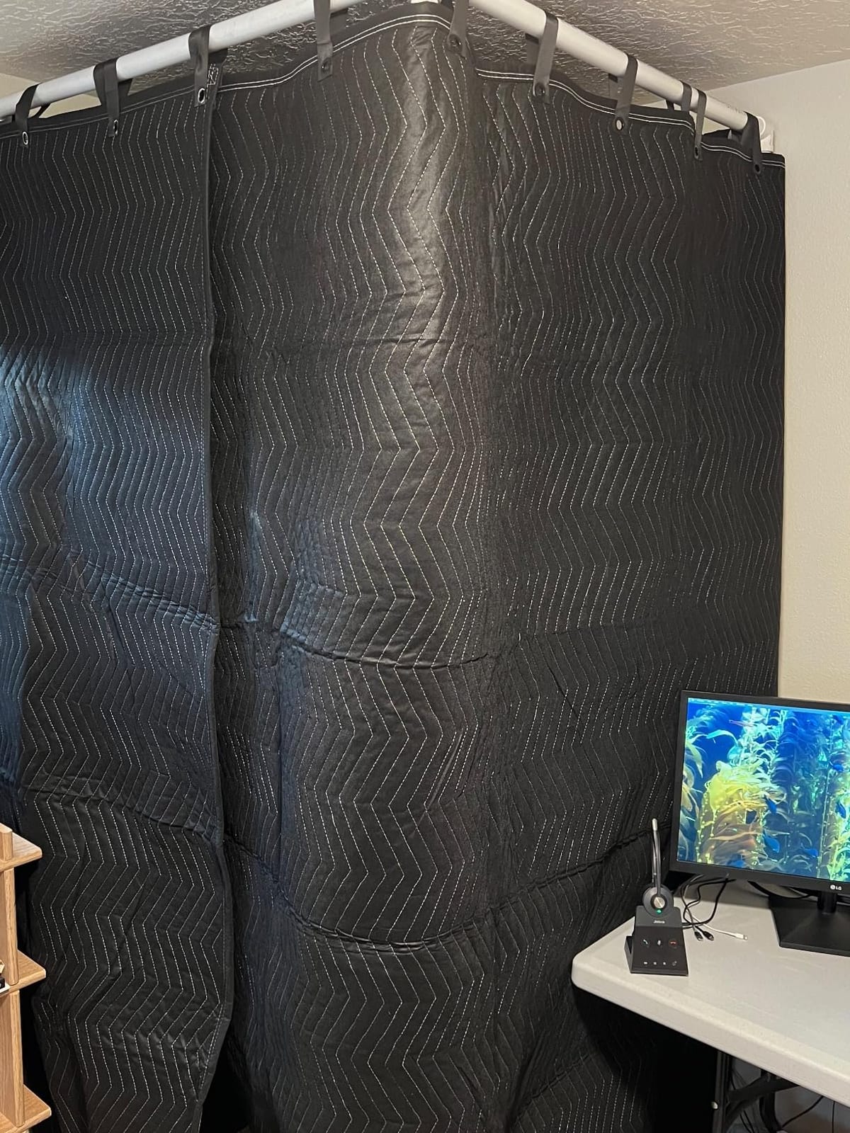 Tudomro 2 Pcs Sound Dampening Blanket Soundproof Blanket Grommeted General Indoor or Outdoor Use (72 x 78 Inches) customer photo 1