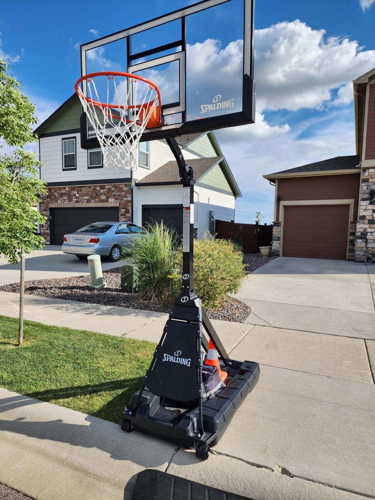 Spalding Momentous EZ Assembly Portable Adjustable Outdoor Basketball Hoop – Assembles in 30 Minutes or Less customer photo 1