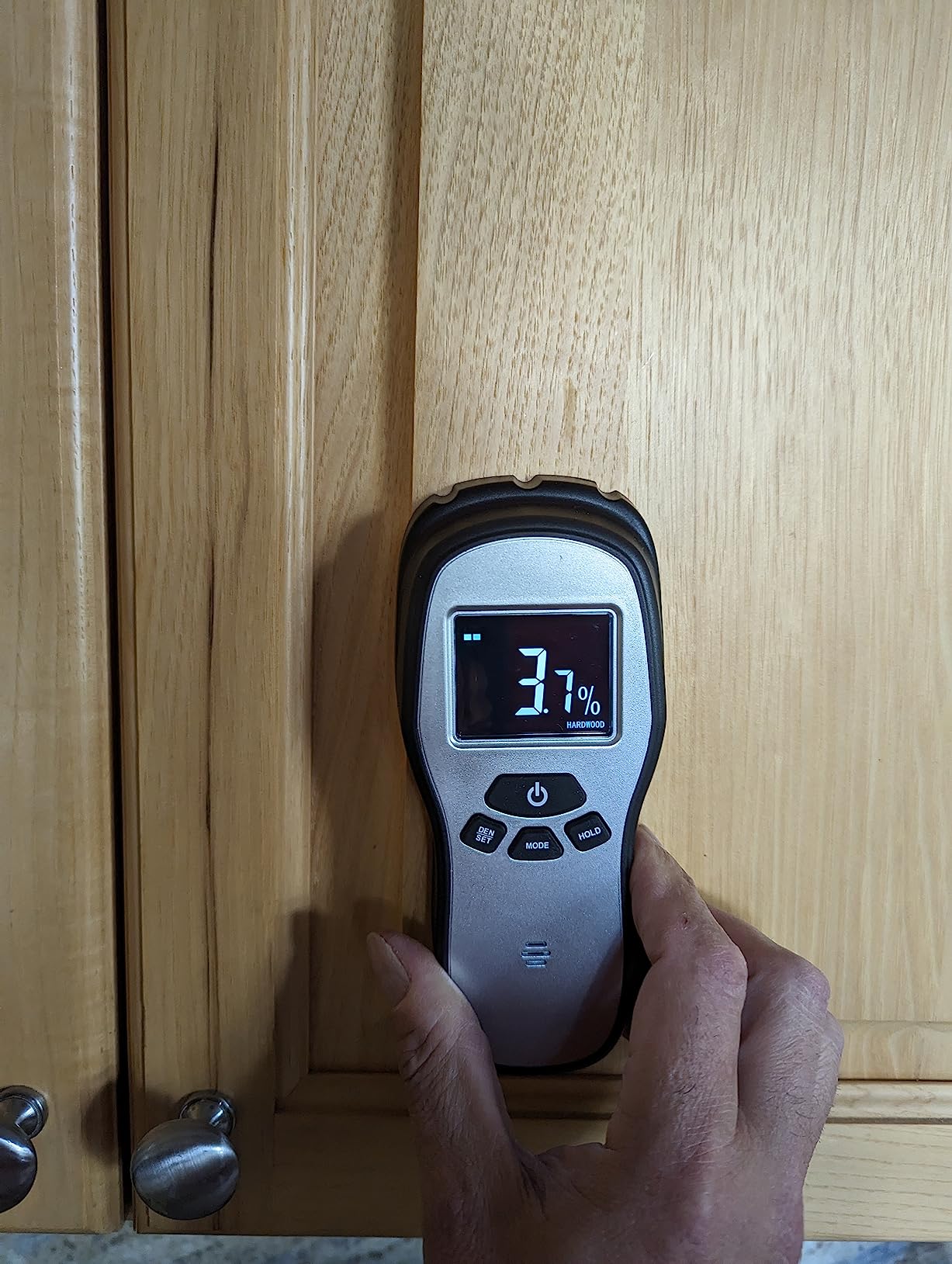 Pinless Moisture Meter, Digital Wood Moisture Meter for Lumber & Drywall | Digital Pinless Wood Moisture Detector with LCD Display for Woodworking, Lumber, Drywall, Firewood, Masonry & Concrete customer photo 2