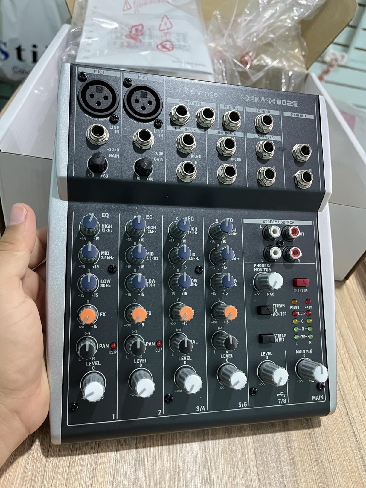 Behringer XENYX 802S Premium Analog 8-Input Mixer with USB Streaming Interface customer photo 1