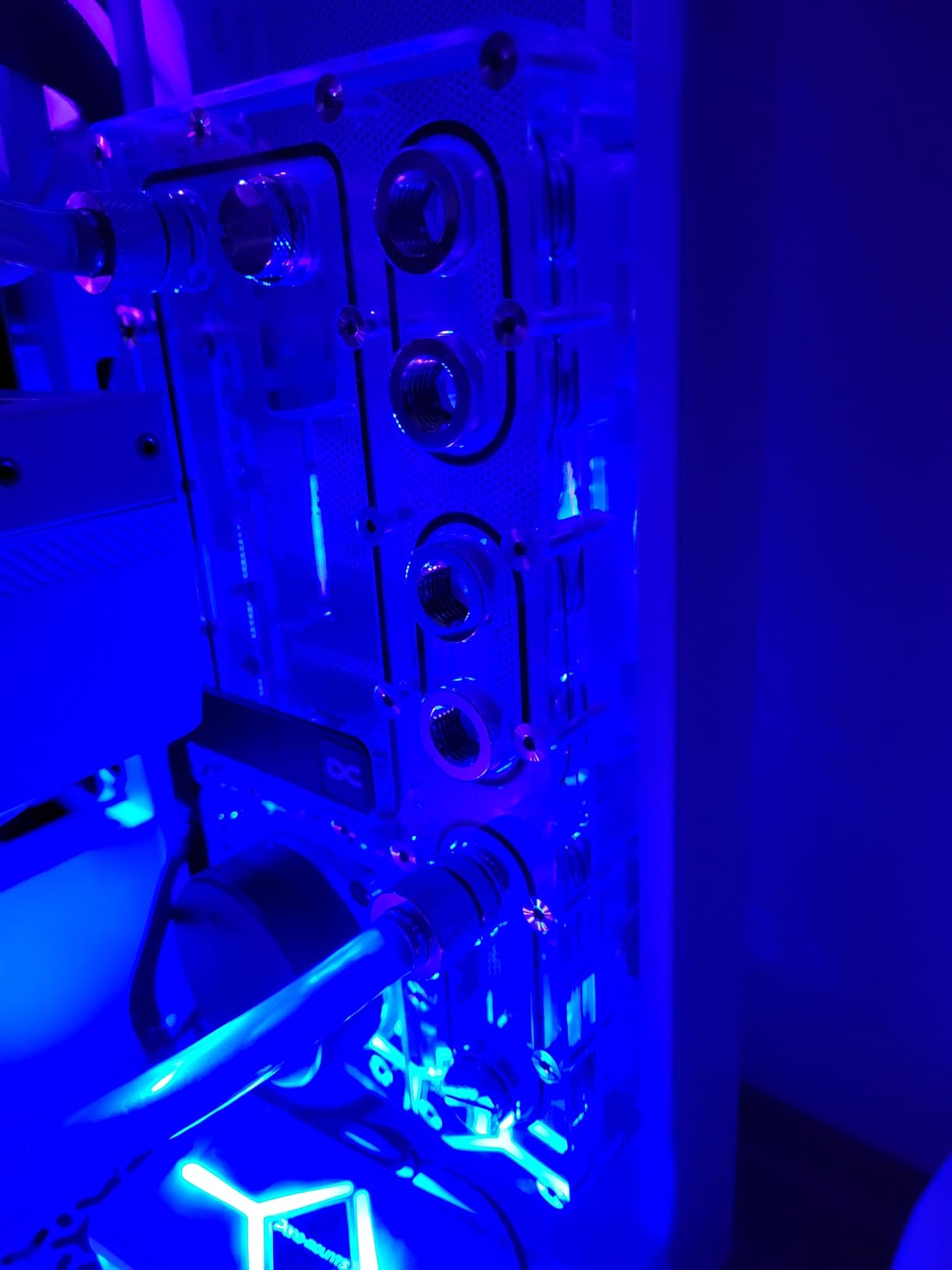 Alphacool Core Distro Plate 240 Right with VPP Pump (15478) customer photo 1