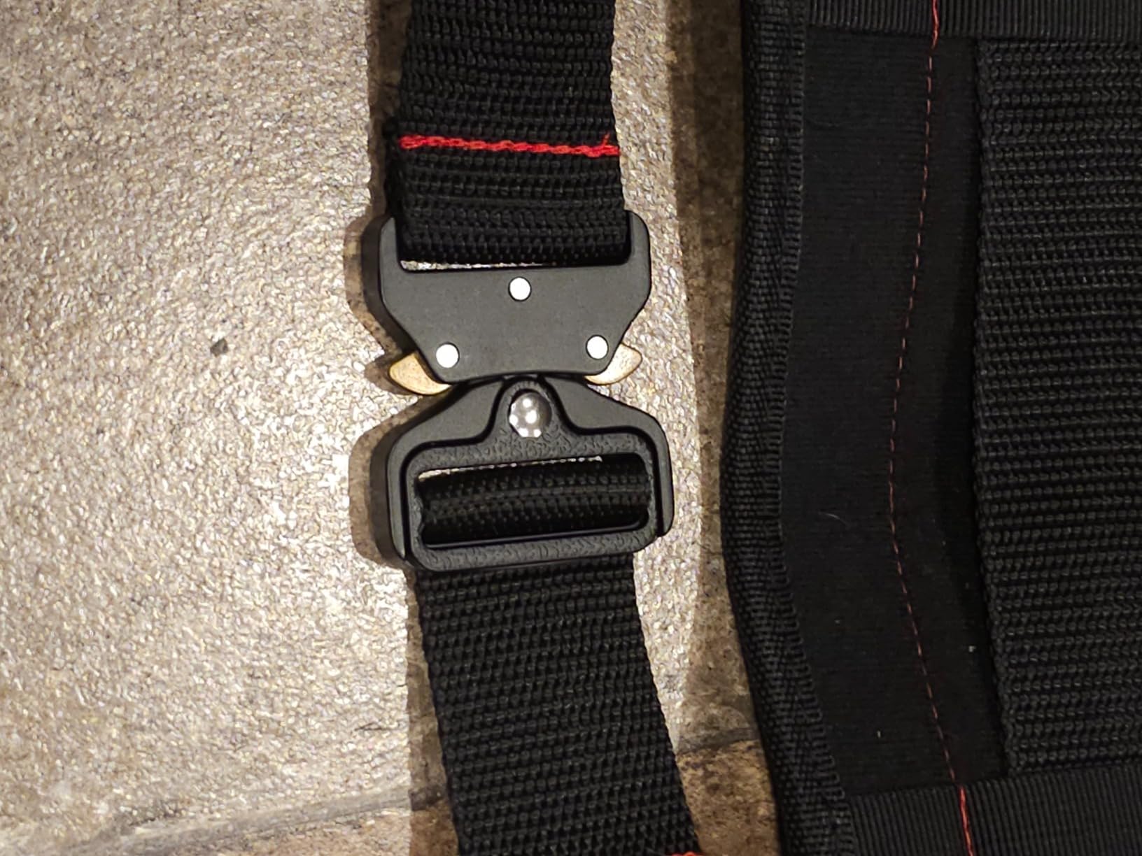 ATENTO Sled Pulling Belt, Adjustable Closure Sled Training Waist Belt,Weight Sled Pull Belt for Tire or Sled Pulling, Squat,Leg Muscles Strength Training, Agility, Resistance Training, Core Power Workout, Belt for Pulling with 2 Pulling Straps & 4 Hooks Included customer photo 1