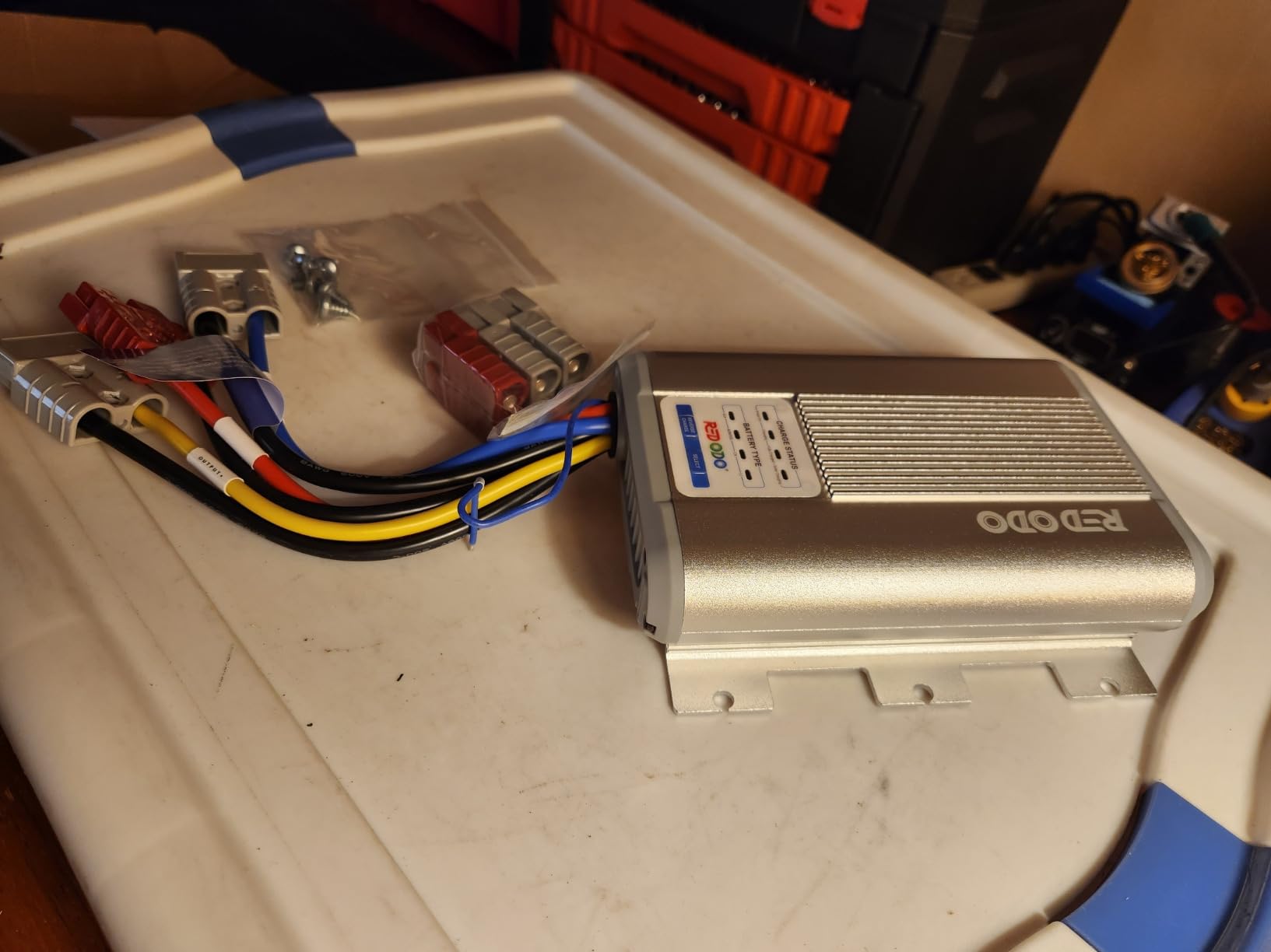 Redodo 12V 40A DC-DC Lithium Battery Charger with MPPT, 14.6V Output | Dual Input Battery Charger with LED Indicators & Anderson Connector, On-Board Charger for RV, Camper, Van, Vehicle customer photo 1