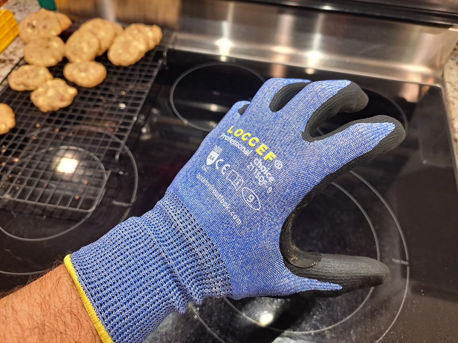 LOCCEF Level 5/A4 Cut Resistant Work Gloves, Touchscreen customer photo 1