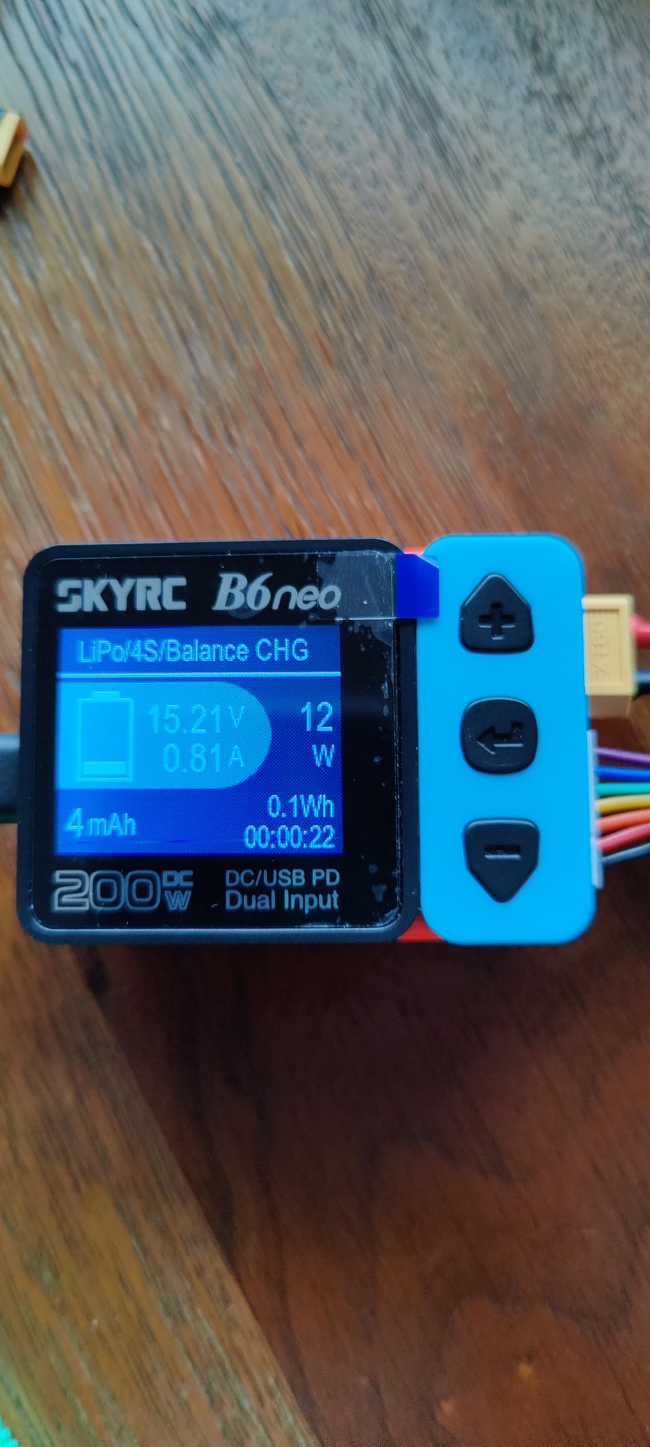 SKYRC B6Neo: Balance Lipo Battery Charger for 1S-6S Lipo/Li-Ion/LiHV, 1-15S NiMH/NiCd - DC 200W, PD 80W, Smart Battery Charger, Discharger and Storage (Blue-Red) customer photo 1