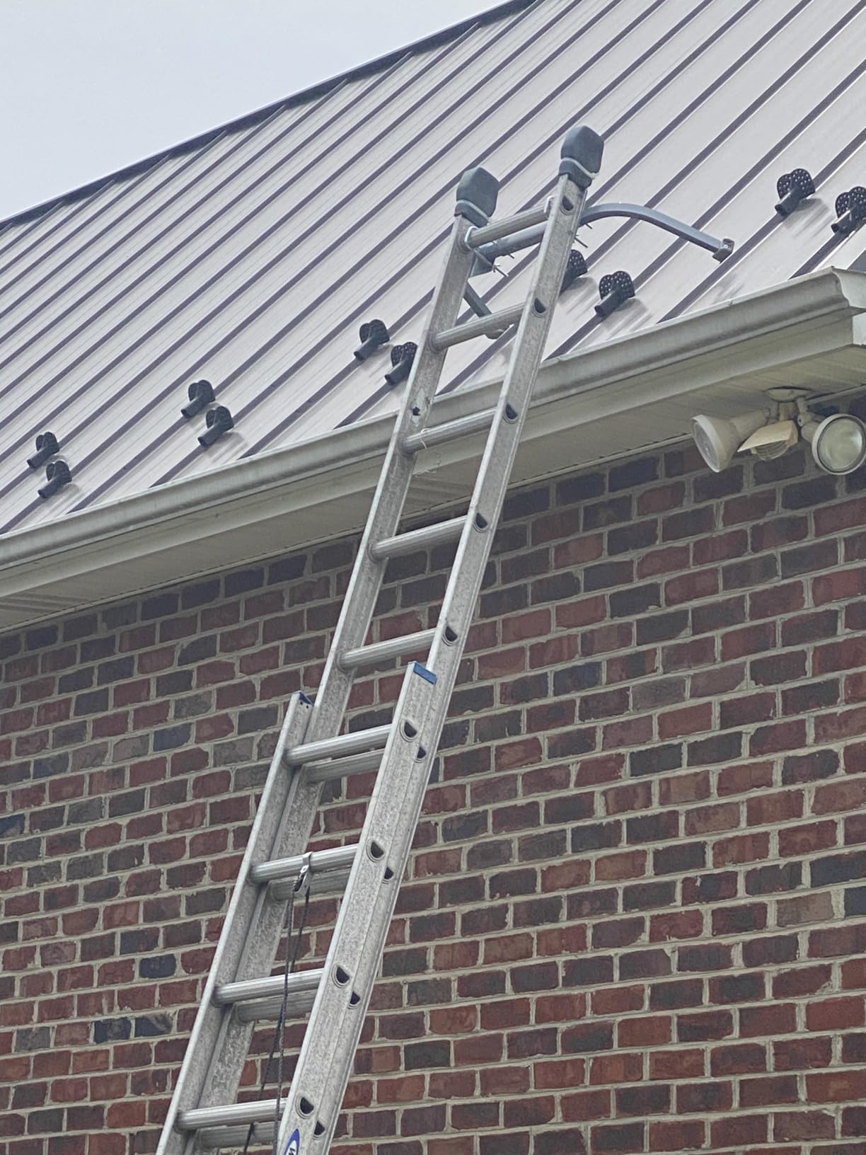 Ladder Stabilizer,Heavy Duty Aluminum Extended Ladder Accessory for Roof Gutter Guard Cleaning Tools,Ladder Stand-Off Wing Span/Wall Ladder Hooks with Non-Slip Rubber Bottom pad.(Patent) customer photo 1