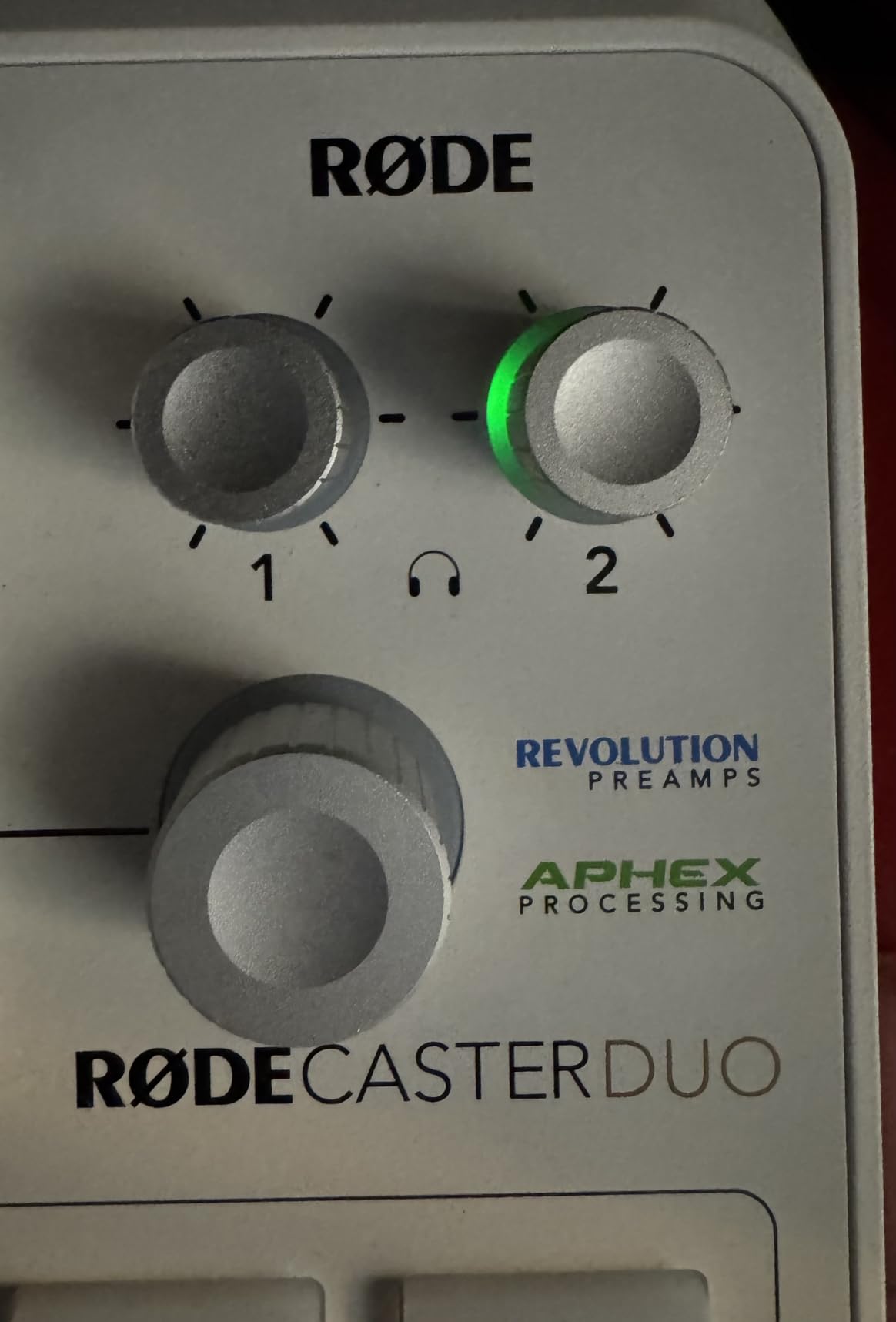RODE RØDECaster Duo Compact Audio Production Studio, White | For Podcasting, Streaming, Music Production and Content Creation customer photo 1