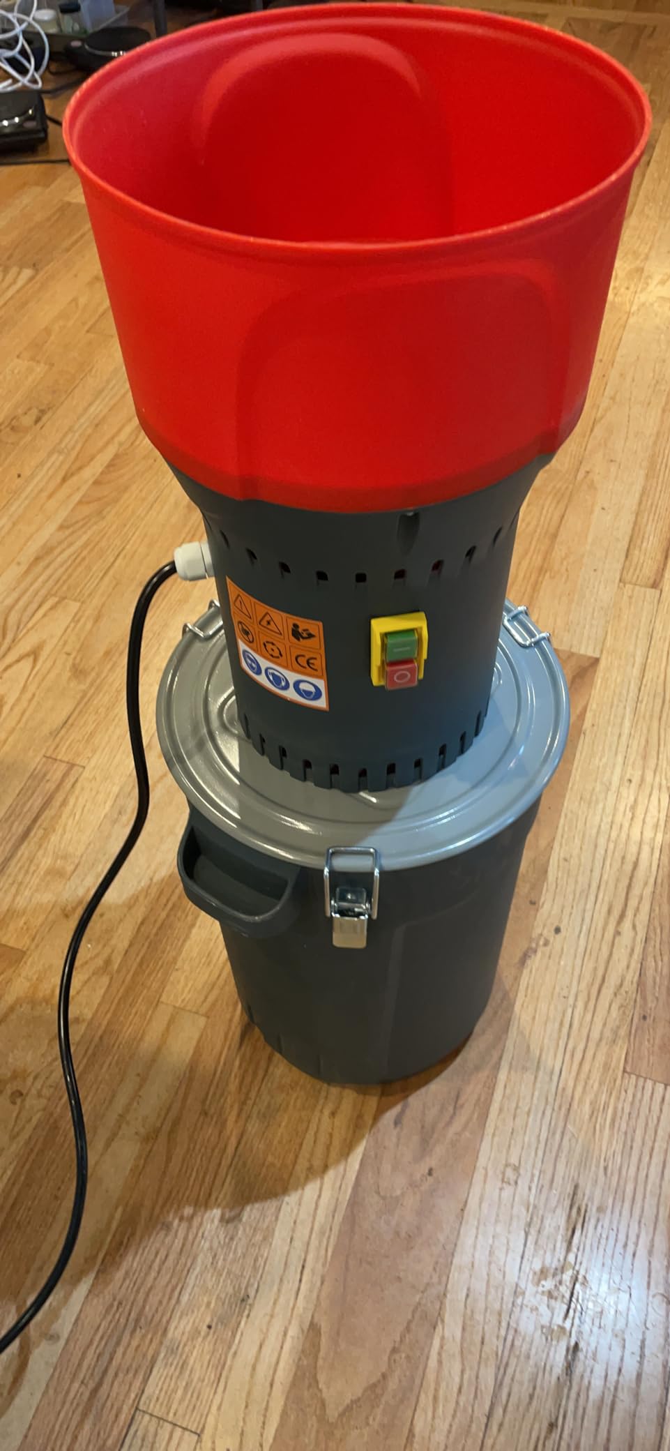 6.6 Gallon Electric Corn Grinder Mill for Chicken Feed, Grain Mill Grinder customer photo 1