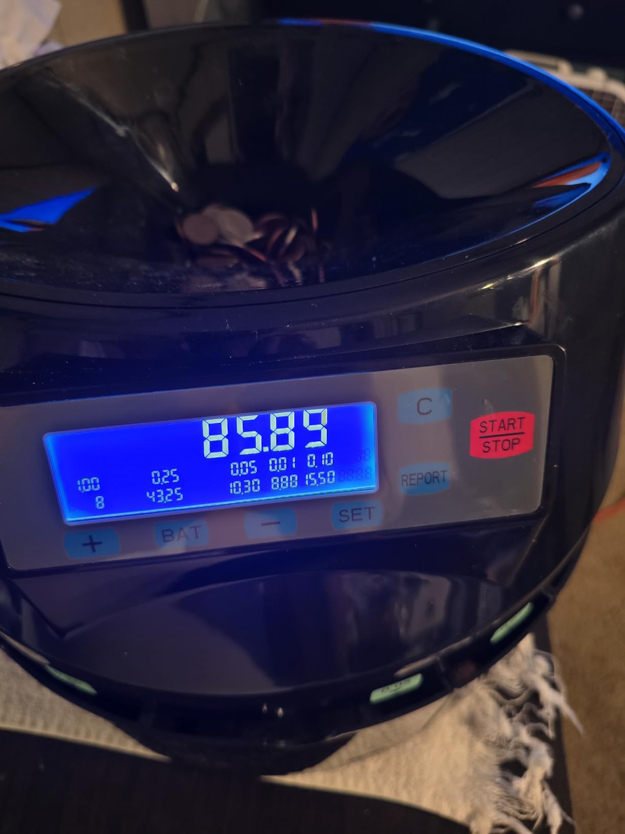 VEVOR USD Coin Counter with LCD Display, Precise Coin Counting and Sorter Machine - Sorts up to 300 Coins/min into Coin Wrappers, Compact Digital Change Counter Included 5 Coin Bins & 5 Tubes customer photo 1