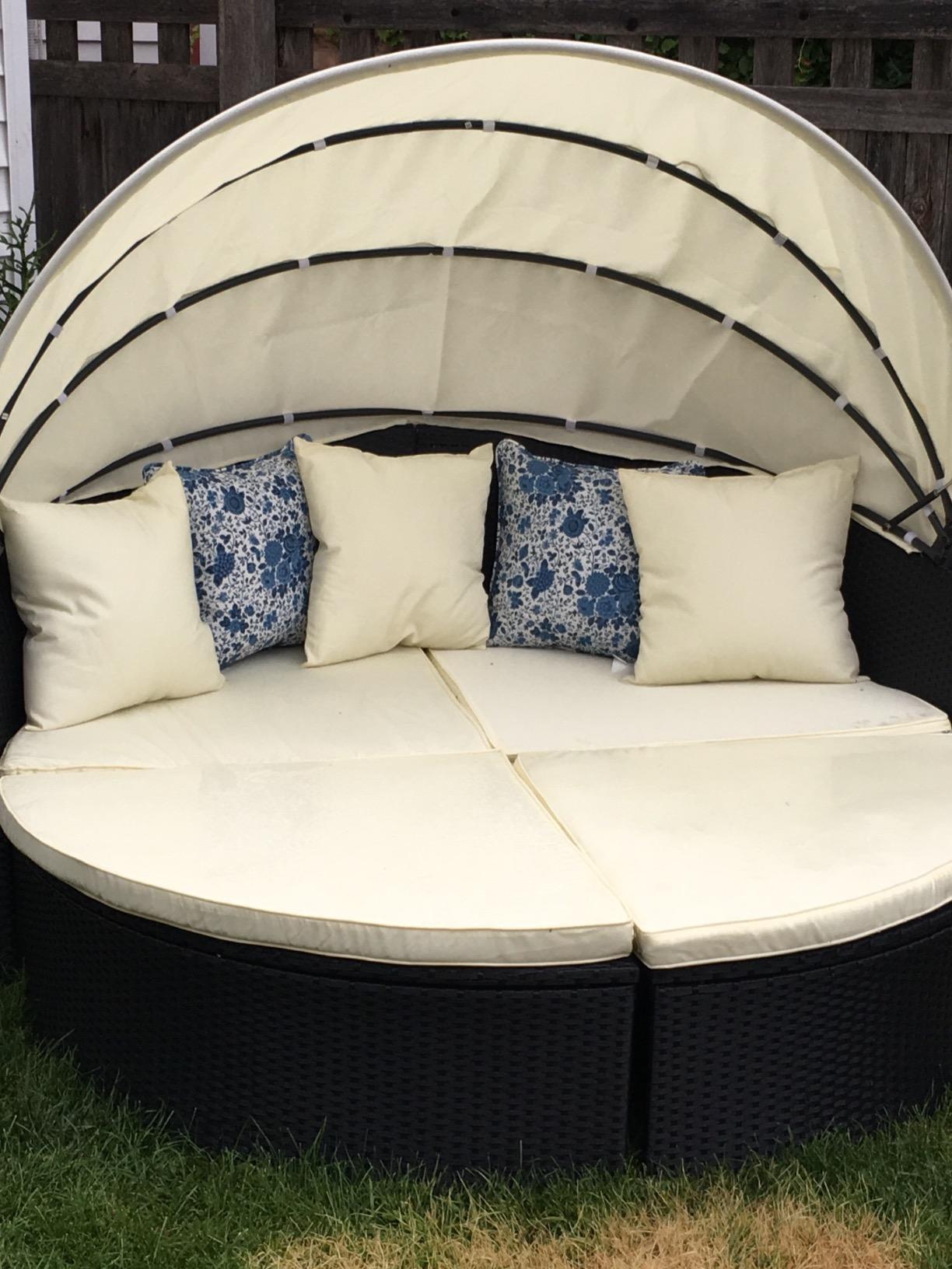 Tangkula Outdoor Patio Round Daybed with Retractable Canopy, Black Rattan Wicker Furniture Sectional Seating with Cushions and Throw Pillows, Seating Separates Cushioned Seats for Backyard (Black) customer photo 1