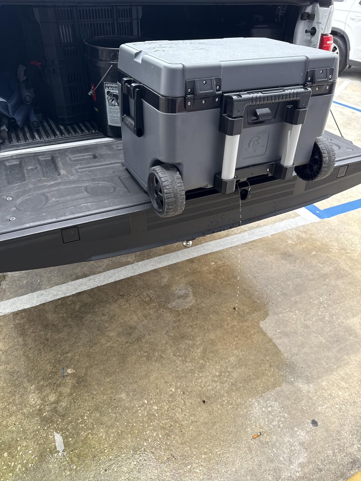 Igloo Trailmate 52Qt Wheeled Cooler, Insulated Hard Shell Ice Chest, Carbonite customer photo 2