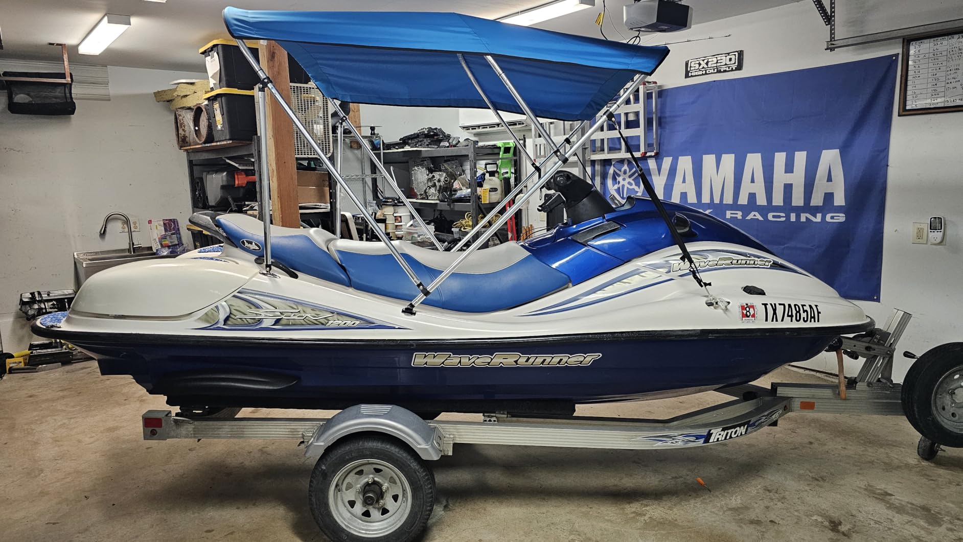 VEVOR 3 Bow Boat Bimini Tops, 600D Polyester Canopy with Aluminum Alloy Frame, Waterproof & Sun Shade Boat Awning Canopy with Storage Bag, 2 Support Poles, 4 Straps, 6'Lx(67