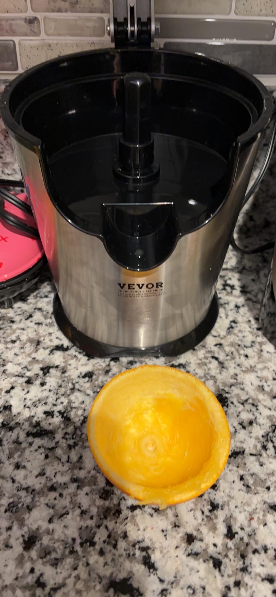 VEVOR Commercial Orange Juicer Machine, 120W Automatic Feeding Juice Extractor, Stainless Steel Juice Extractor for 25 Oranges Per Minute, with Pull-Out Filter Box, PC Cover, 2 Peel Collecting Buckets customer photo 2