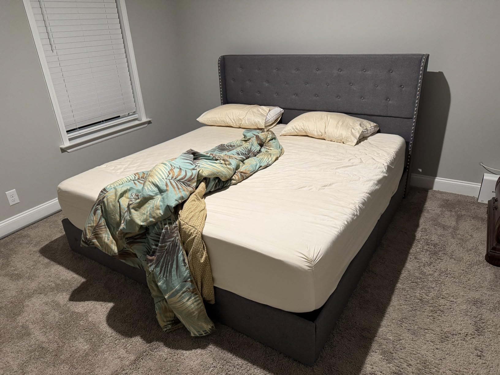 LARMACE Queen Size Bed Frame with 4 Storage Drawers and 47.2