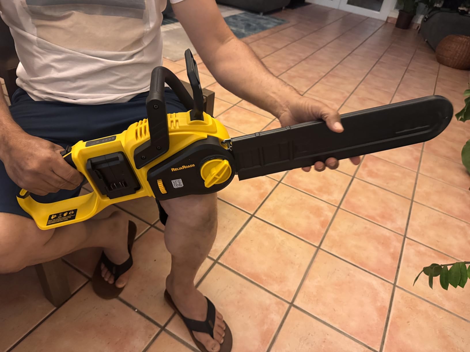 ReliaRoads 16-Inch 40V Brushless Cordless Chainsaw for DeWalt 20V MAX customer photo 2