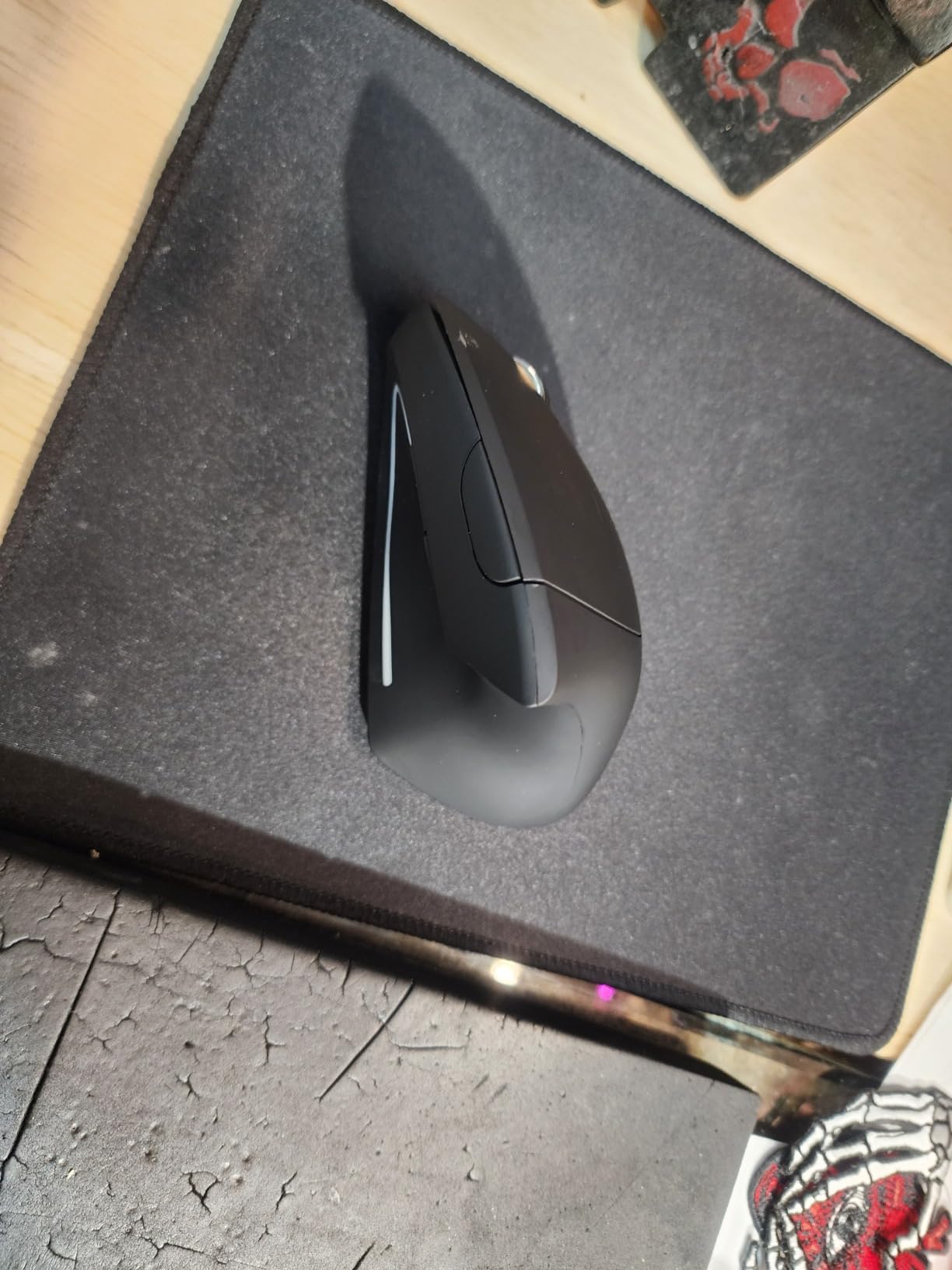 JYKEYMOUT Bluetooth and 2.4G (2-in-1) Rechargeable Wireless Mouse, Ergonomic Vertical Design, 1000/1200/1600 DPI, 6 Silent Buttons, for Laptop, Computer, PC, MacBook, Chromebook-Black customer photo 1