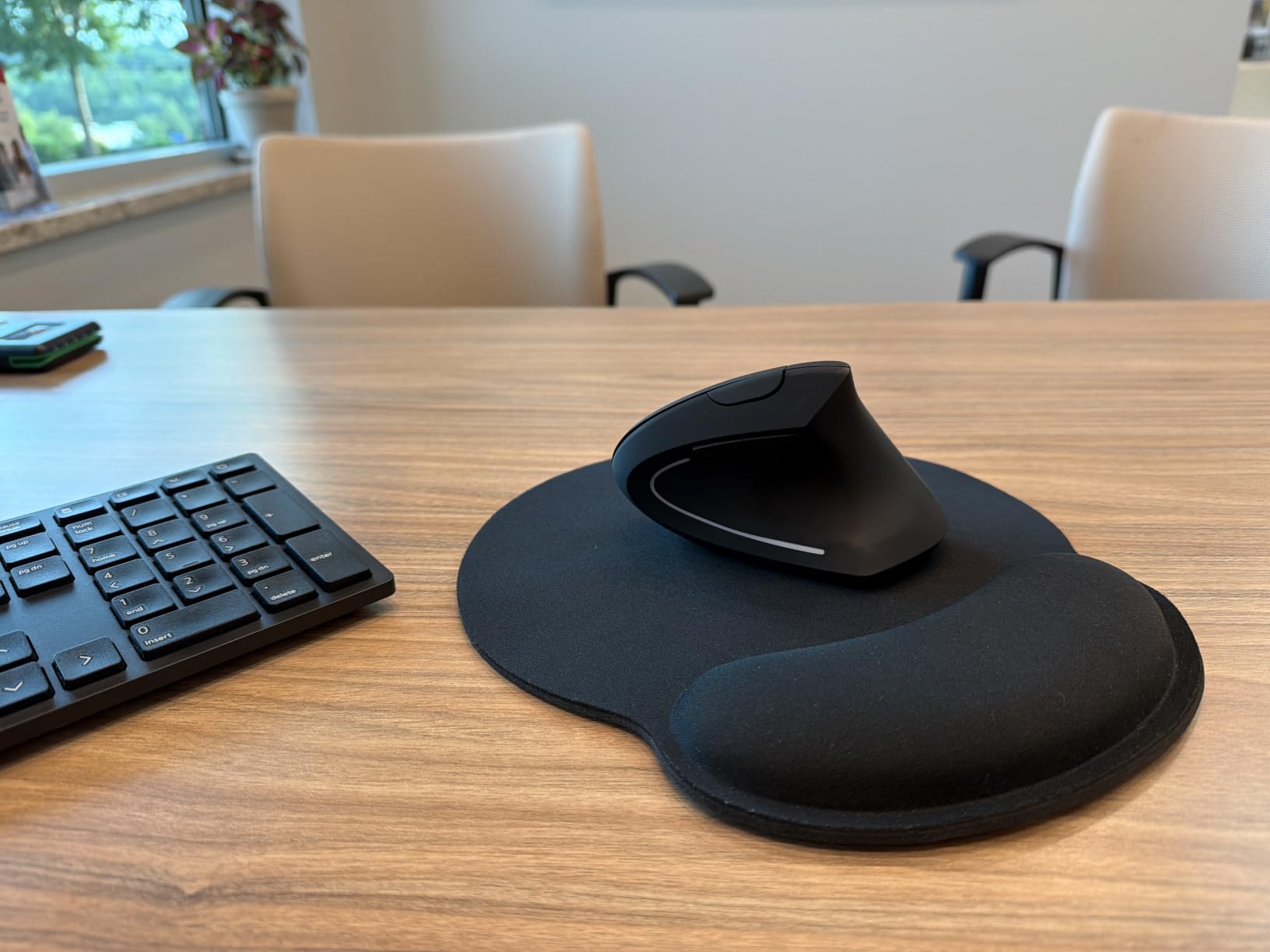 JYKEYMOUT Bluetooth and 2.4G (2-in-1) Rechargeable Wireless Mouse, Ergonomic Vertical Design, 1000/1200/1600 DPI, 6 Silent Buttons, for Laptop, Computer, PC, MacBook, Chromebook-Black customer photo 2