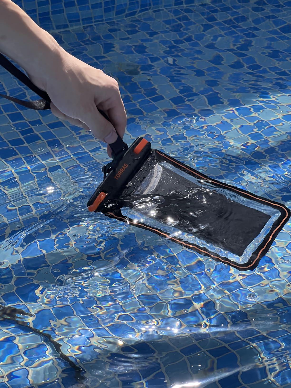TORRAS IPX8 Waterproof Phone Pouch Floating, Underwater Touch Screen, Black customer photo 2