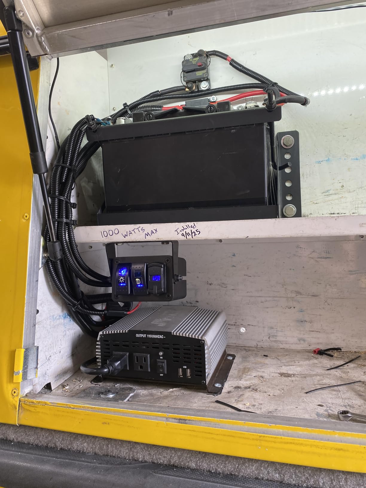 VEVOR Split Charge Relay Kit, 12V 140 Amps, Auto Dual Battery Isolator Kit customer photo 2