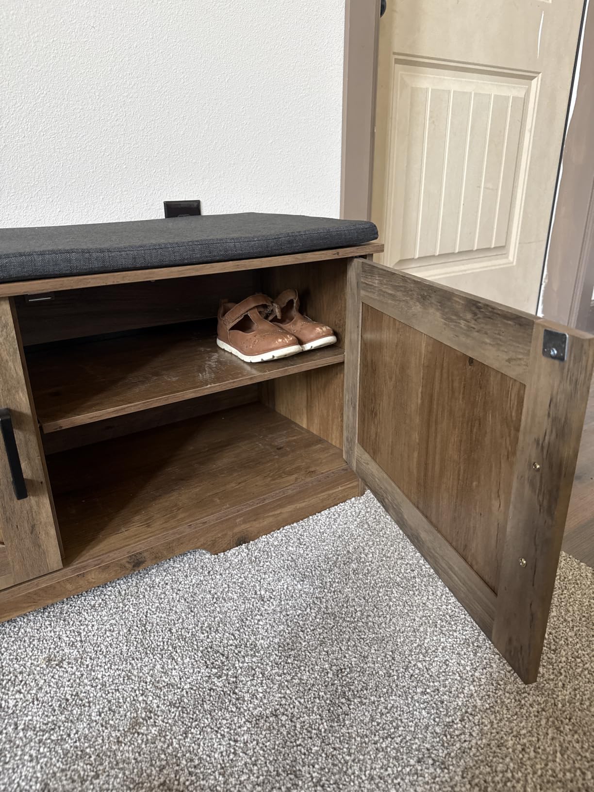 HOMSHO Farmhouse Shoe Storage Bench with 4 Barn Doors & Padded Seat Cushion customer photo 1