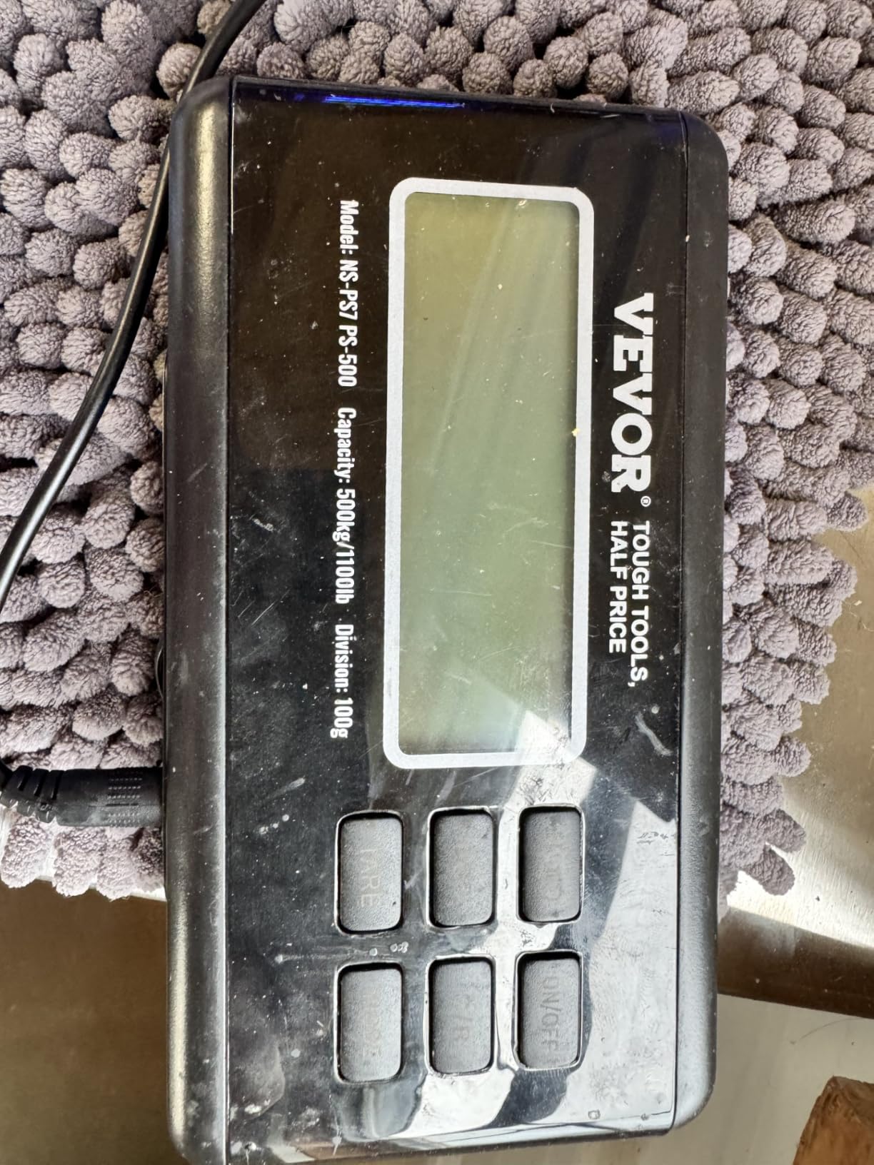 VEVOR 880Lbs x 0.2Lbs Livestock Scale Shipping Scales Large Platform 40.6x20.9Inch Stainless Steel Vet Scale Industrial Floor Scale Large Animal Dog Pig Scale Goat Weight Scale Pet Digital Scale customer photo 1
