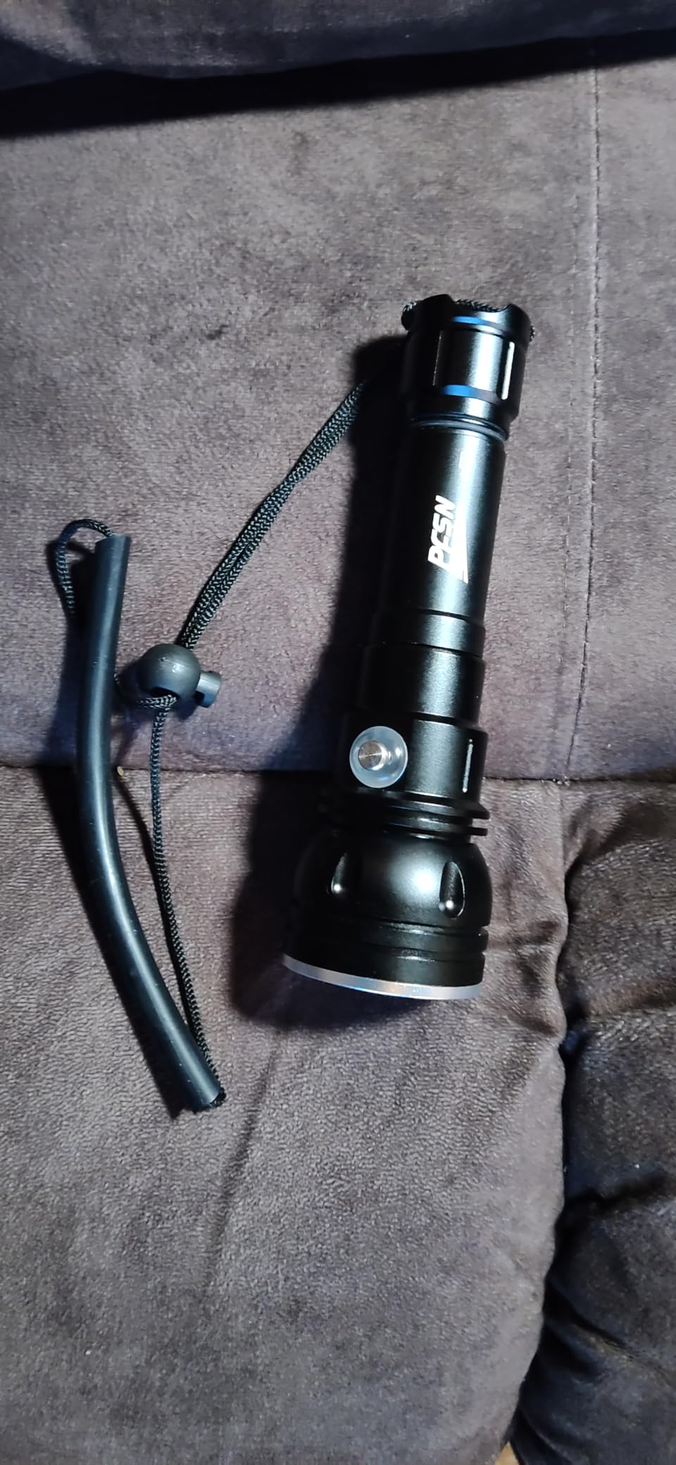 PFSN 3000 Lumens Dive Light with Lockable Switch, 150m Underwater Waterproof, 20H Runtime, 400m Long Narrow Beam, Rechargeable Professional Scuba Diving Flashlight for Night Diving, Caving, Snorkeling customer photo 1