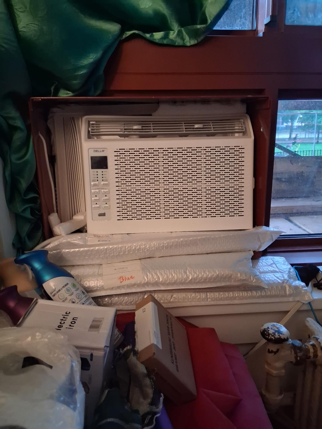 DELLA 14,000 BTU Window Air Conditioner, Work with Alexa, Cools Up to 700 Sq. Ft., GEO Location, Remote/App Control, Dehumidifier, Fan, Reusable Filter, Easy Install Kit customer photo 2