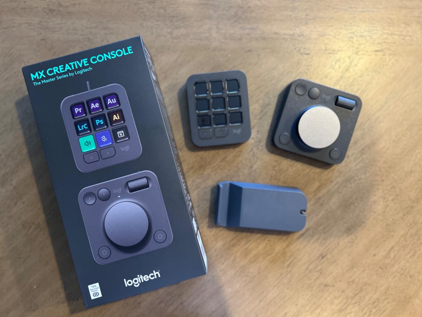 Logitech MX Creative Console 9 Customizable Keys - Graphite customer photo 2
