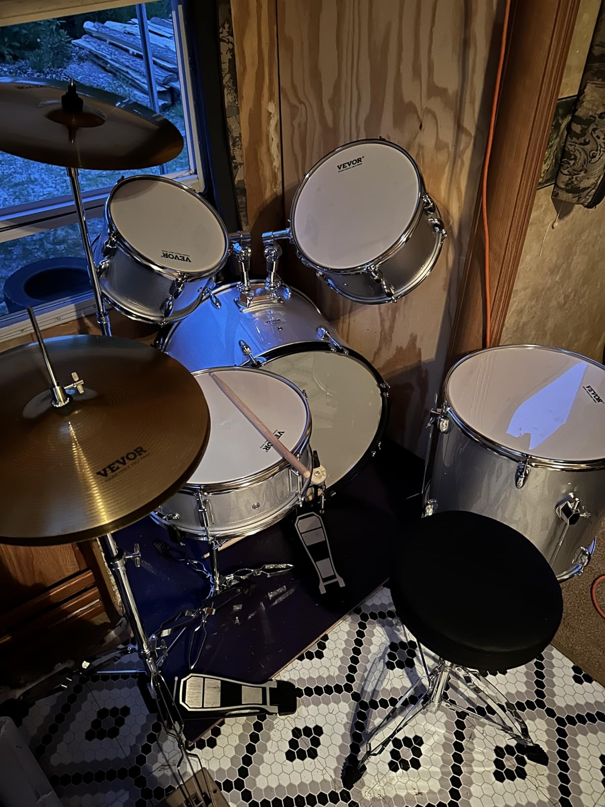 VEVOR Adult Drum Set, 5-Piece, 22 inches Complete Full Size Drum Kit with Bass Toms Snare Floor Drum Adjustable Throne Stands Cymbal Hi-Hat Pedal and Drumsticks, Beginner Drum Kit for Adults customer photo 1