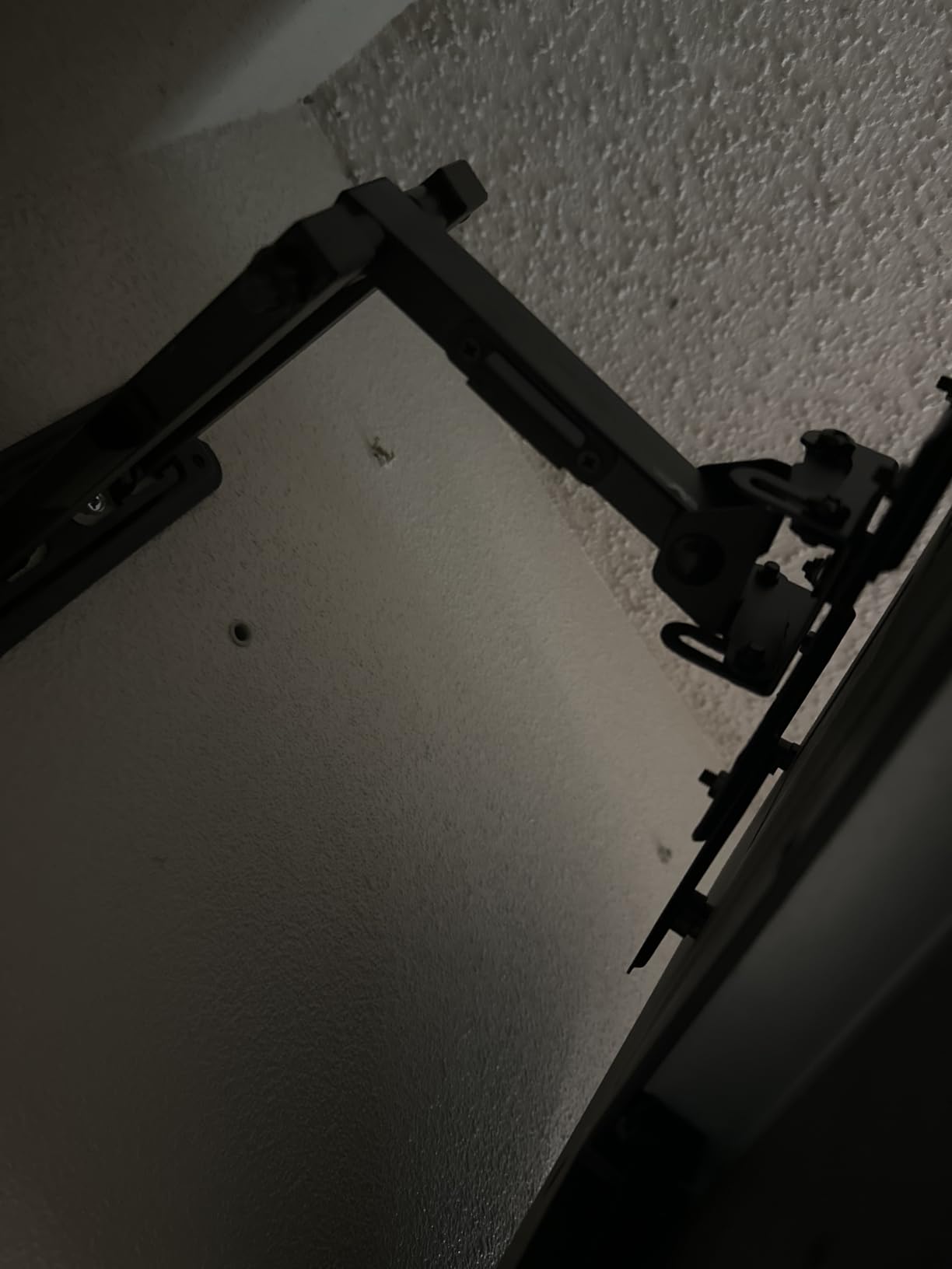 monTEK Full Motion TV Wall Mount Bracket for 23-65 Inch TVs up to 77 lb | Single-stud articulating arm extends 17 in; corner mount, swivel, tilt, retracts to 2.08 in, 4X load tested, VESA 400x400 mm customer photo 1