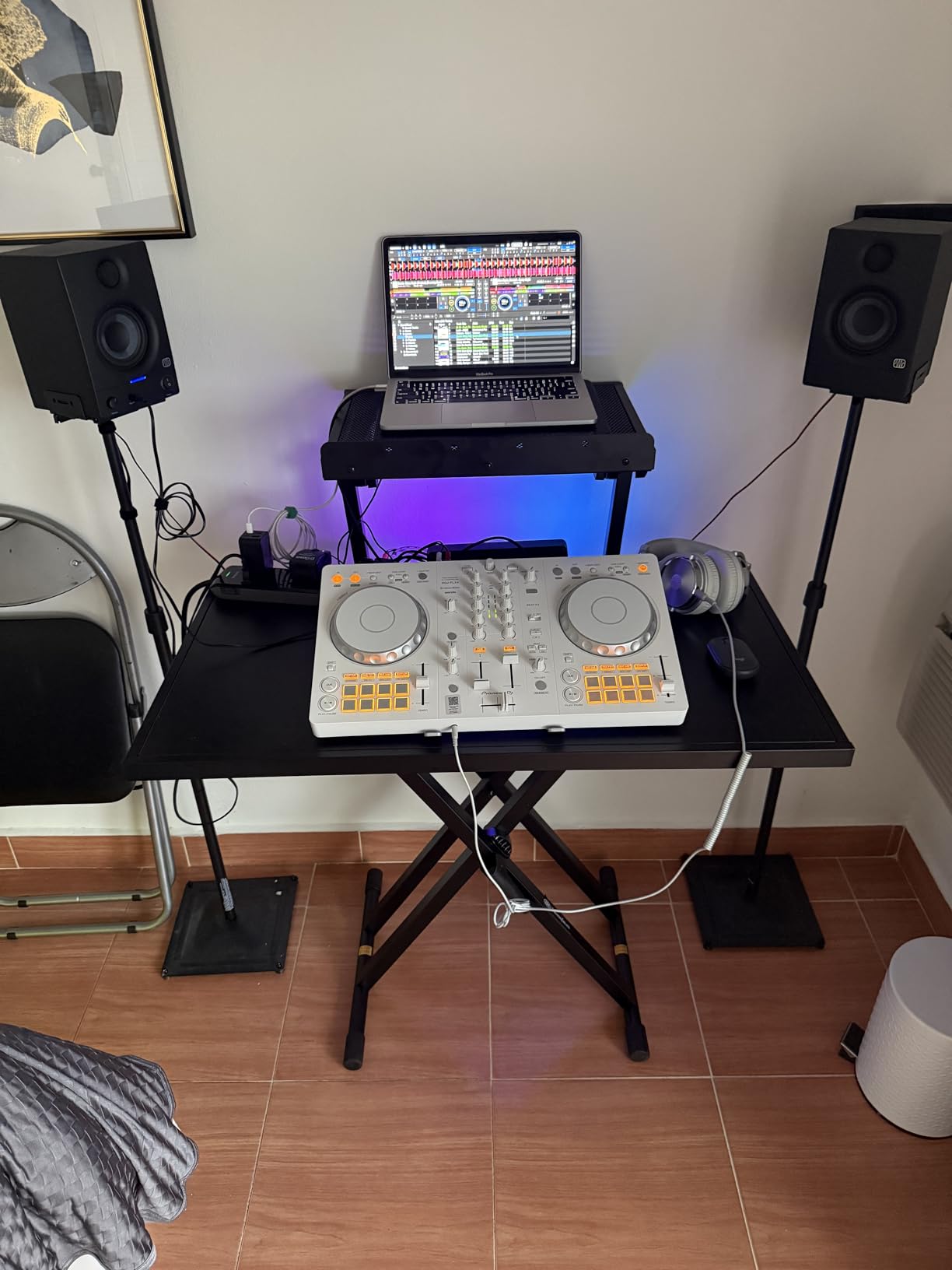 AxcessAbles Portable Two-Tier DJ Table Stand| Two Tier Piano Keyboard Stand for Sheet Music and Tablet | DJ Laptop and Controller Stand | Music Production Workstation | Booth Stand customer photo 2