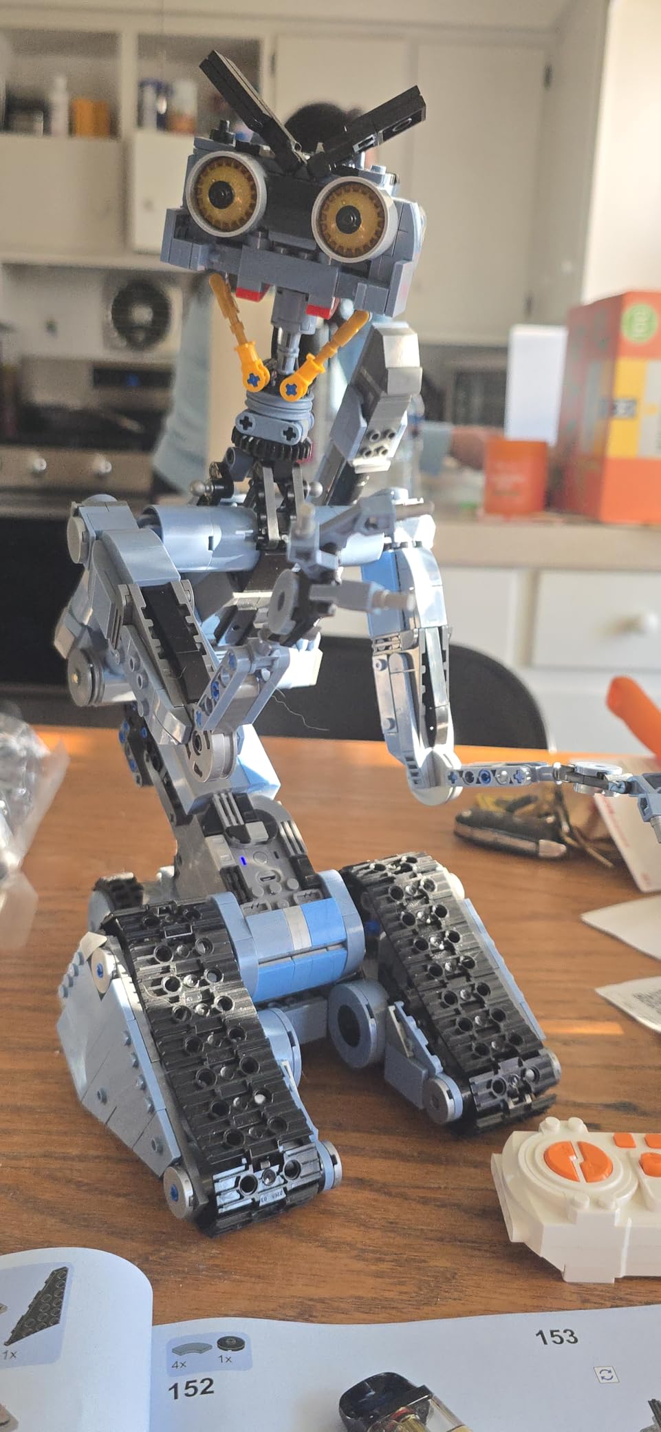 iATOM 1176 Pieces Johnny 5 Robot Building Set with Remote Control - Rechargeable, Gift for Adults Men, STEM Tech Movie Robotic Figure Model Kit customer photo 1