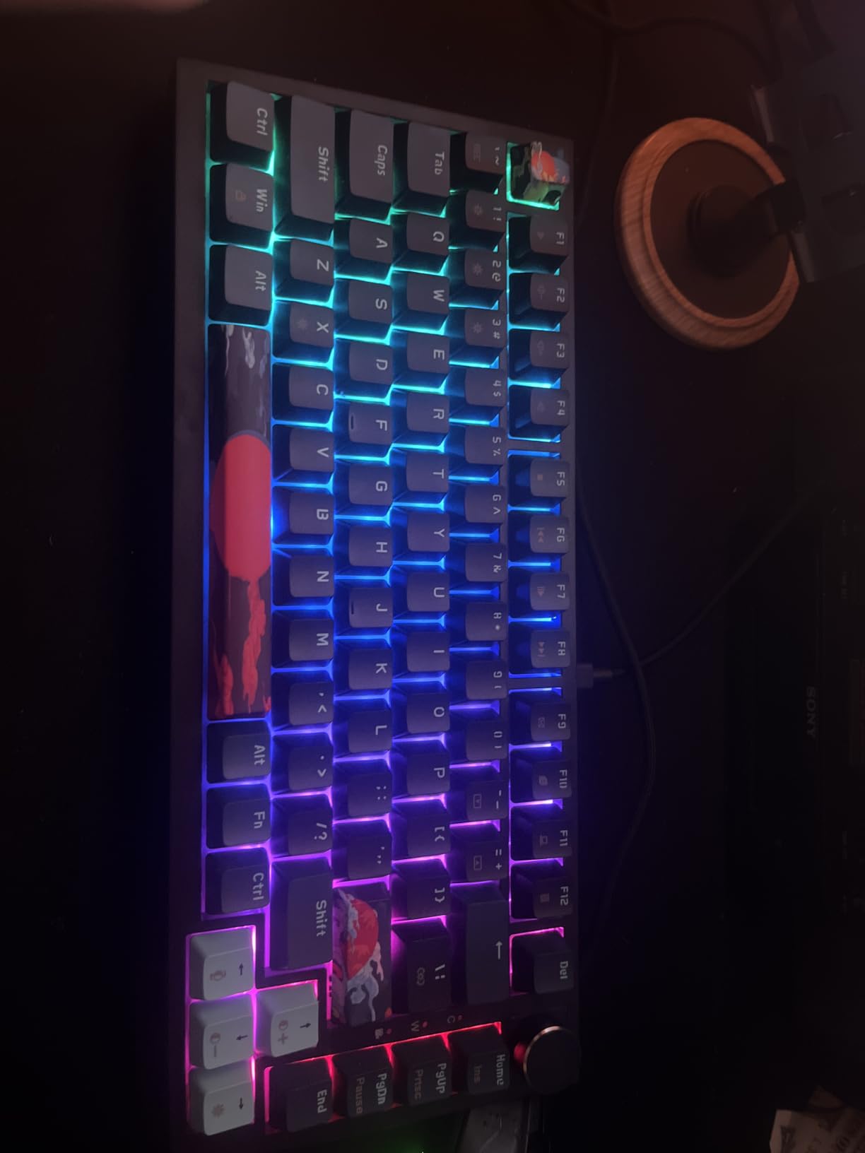 75 Percent Keyboard Gasket-Mounted with Sound Absorbing Pads, 82-Key Compact Wired RGB Mechanical Gaming Keyboard Hot-Swap Socket for Win, White customer photo 2