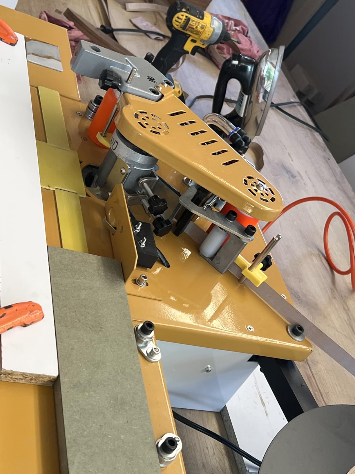 YUCHENGTECH Edge Bander Banding Machine Automatic Tape Breaking Portable Edge Banding Machine Curve Straight Edge Bander With Microcomputer Intelligent Temperature Control (110V) customer photo 1