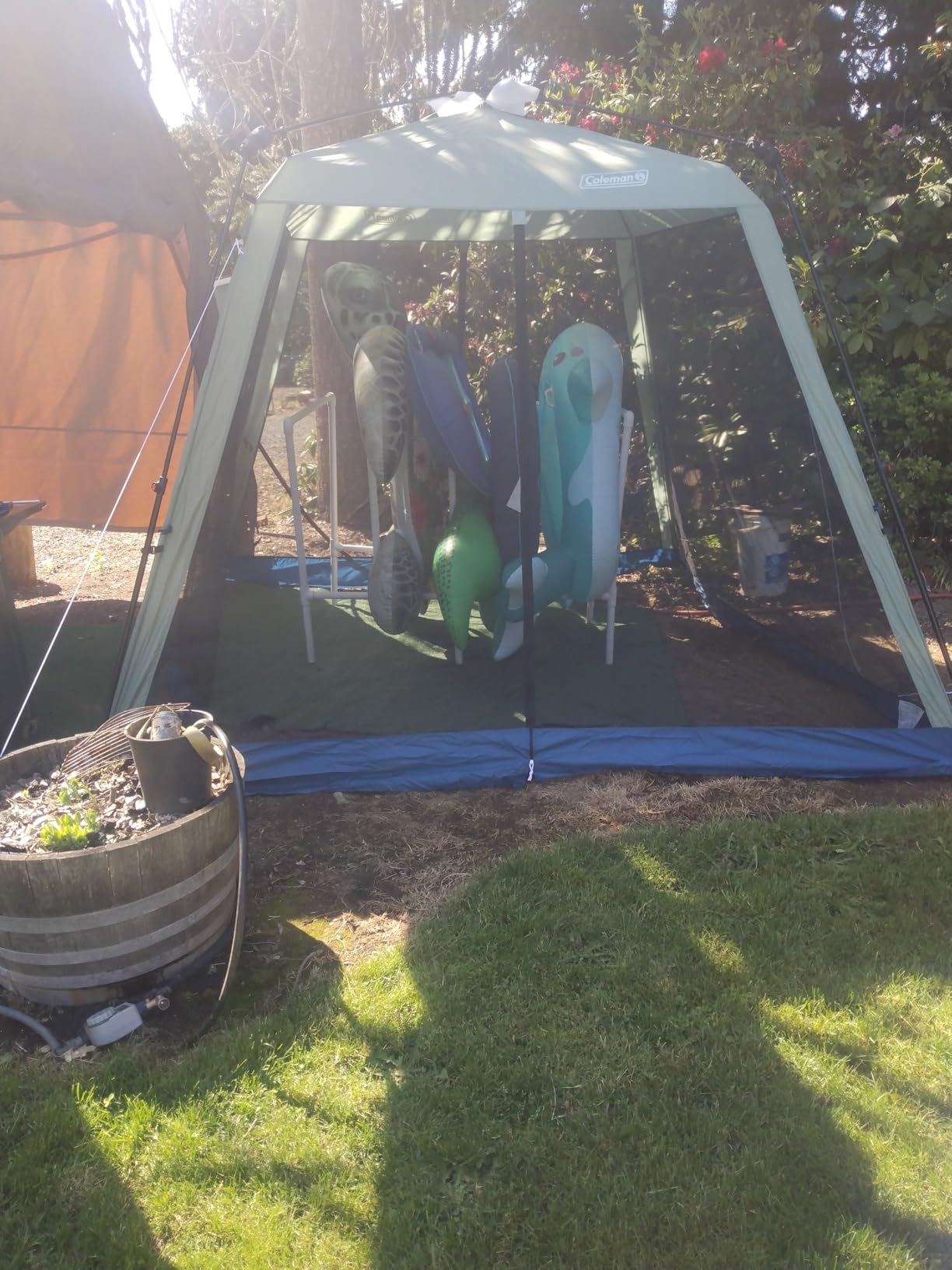Coleman Skylodge Portable Screenhouse, 1-Minute Setup, 10x10-Foot customer photo 1