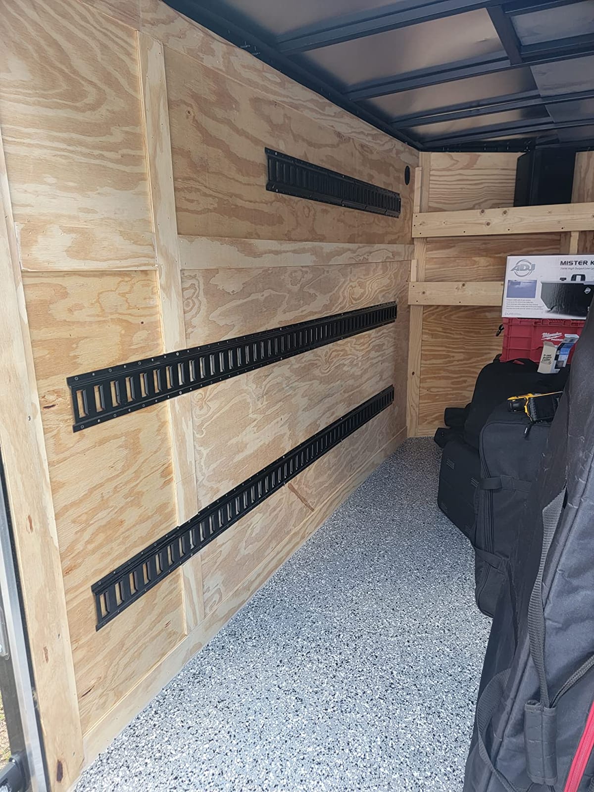 Trekassy E Track Tie-Down Rail Kit - 12 Pieces: 4 Pack 4ft Etrack Rails & 8 Enclosed Trailer Accessories for Trucks, Vans, Garages, Trailers Tie Down System customer photo 1