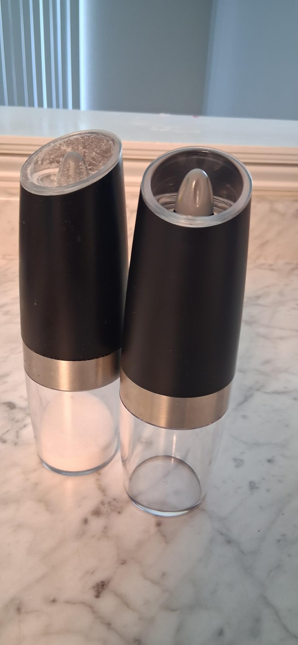 CIRCLE JOY Gravity Electric Salt and Pepper Grinder Set Automatic Salt and Pepper Grinder Set with LED Light, Battery Operated, Adjustable Coarseness, Large Capacity, for Home Kitchen BBQ, Black customer photo 1