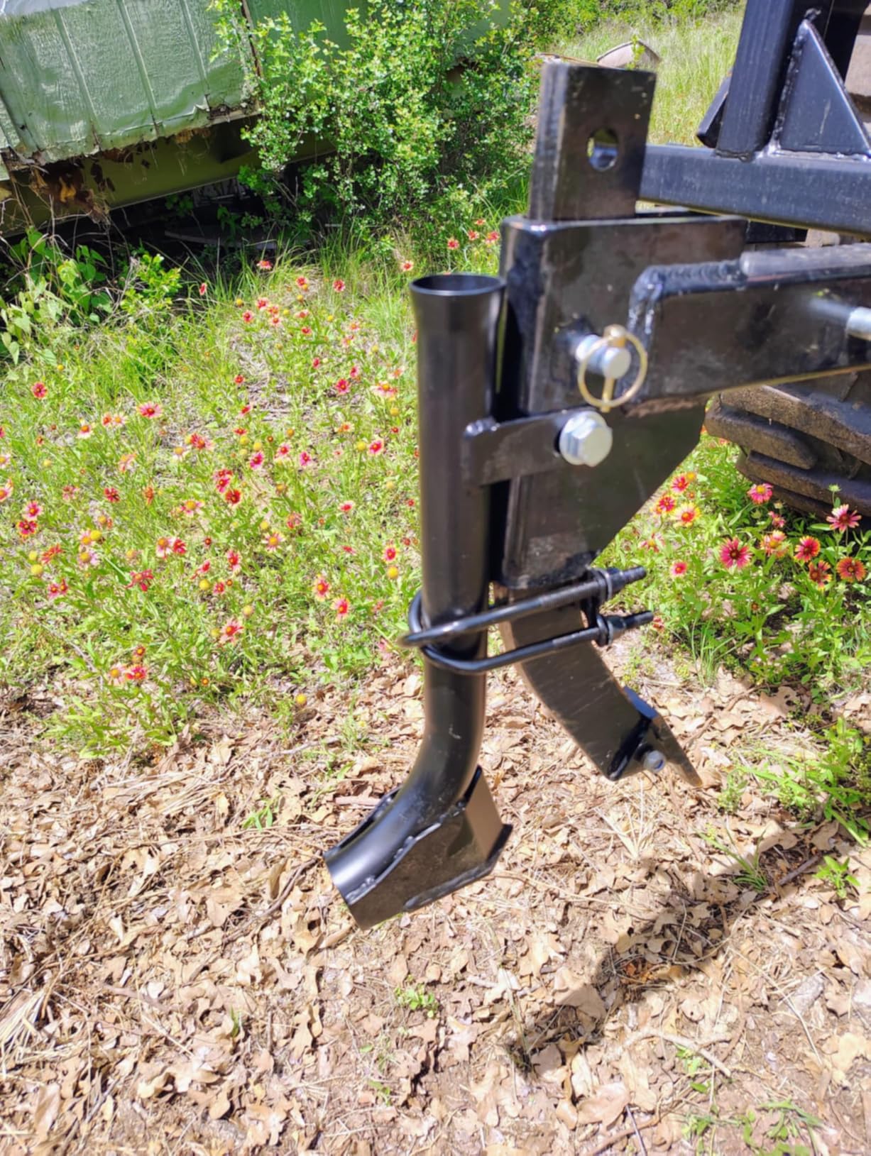 Hitch Mounted Ripper, 16'' Scarifier Shank, Updated Heavy Duty Hitch Lawn Trencher, Middle Buster Plow for CAT 0&1,3-Point Quick Hitch Tractors, 20mm Thicken Sub Soil Shank with 2 Ripper Teeth customer photo 2