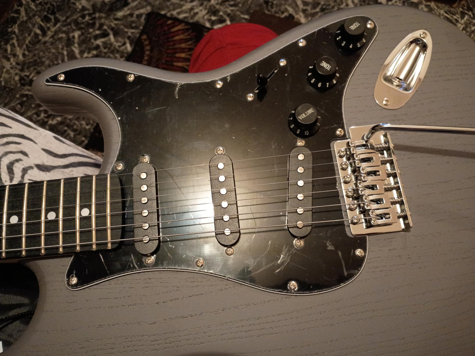 DONNER DST-80 39” Beginner Electric Guitar Kit with Amp, SSS Pickups customer photo 1