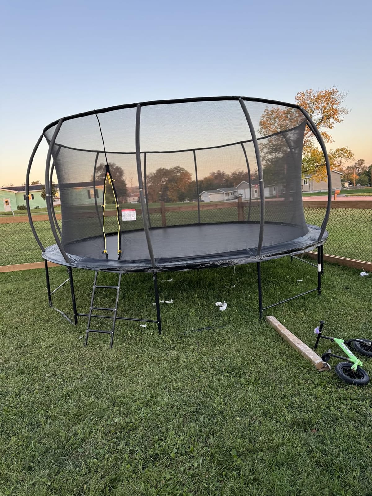 Lyromix 12 14 15 16FT Outdoor Trampolines for Kids and Adults, Pumpkin Trampolin with Curved Poles, Recreational Trampolin with Basketball Hoop and Safety Enclosure Net for Kids and Adults customer photo 1