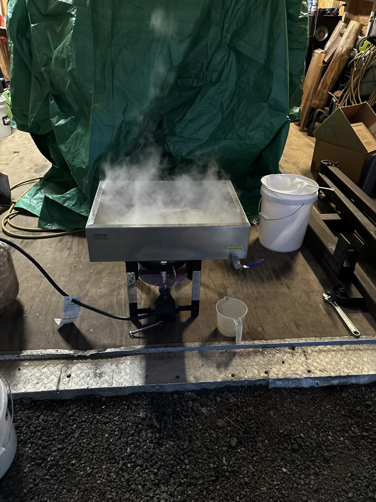 VEVOR Maple Syrup Evaporator Pan, 19.6 Gal, 30 x 16 x 9.5 Inch Maple Syrup, 304 Stainless Steel Maple Syrup with Thermometer, 2 Valves and 3 Heating Methods, for Home, Outdoor customer photo 1