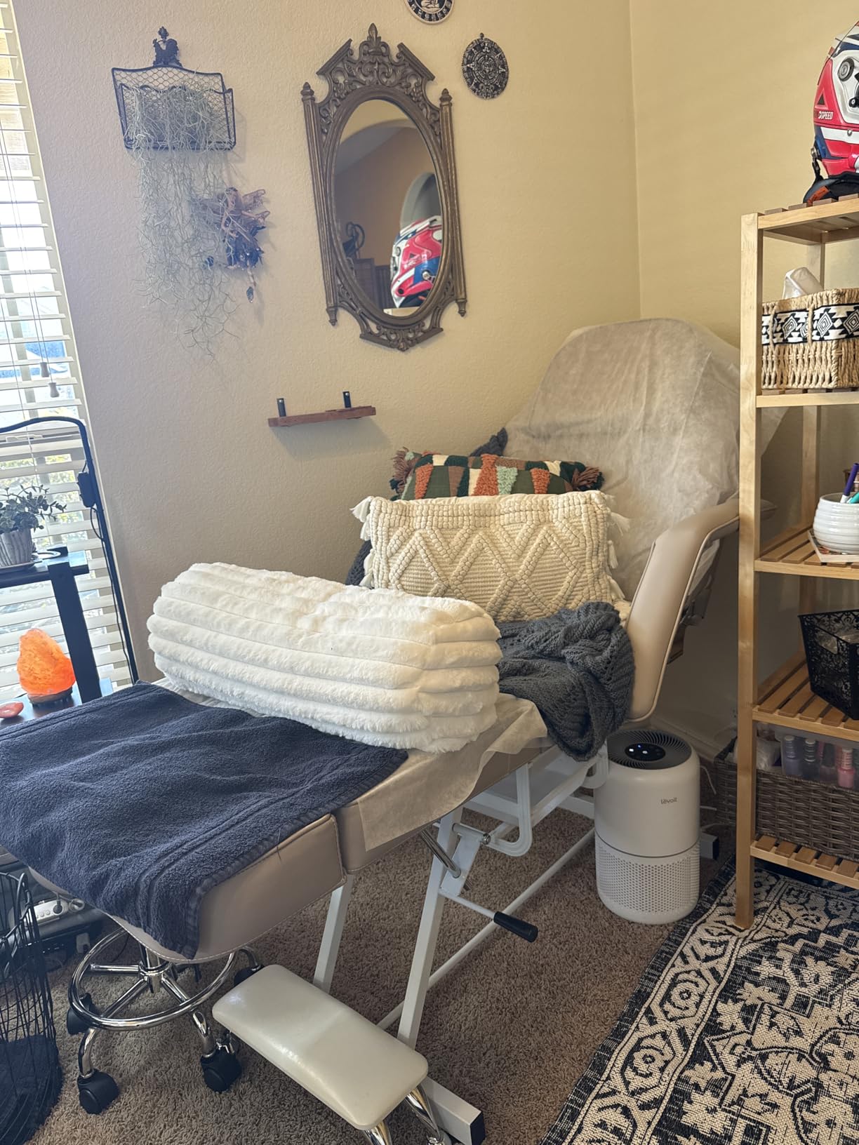 Tattoo Chair for Client, Facial Bed for Esthetician with Hydraulic Stool, Adjustable Massage Table with Split Legs Design, Professional Tilting Beauty Lash Spa Artist Salon Waxing Barber Equipment customer photo 1