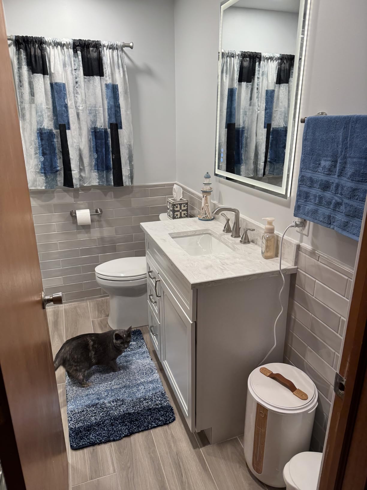 Koonmi 28x20 LED Bathroom Mirror with Light, Anti-Fog, 3 Colors customer photo 1